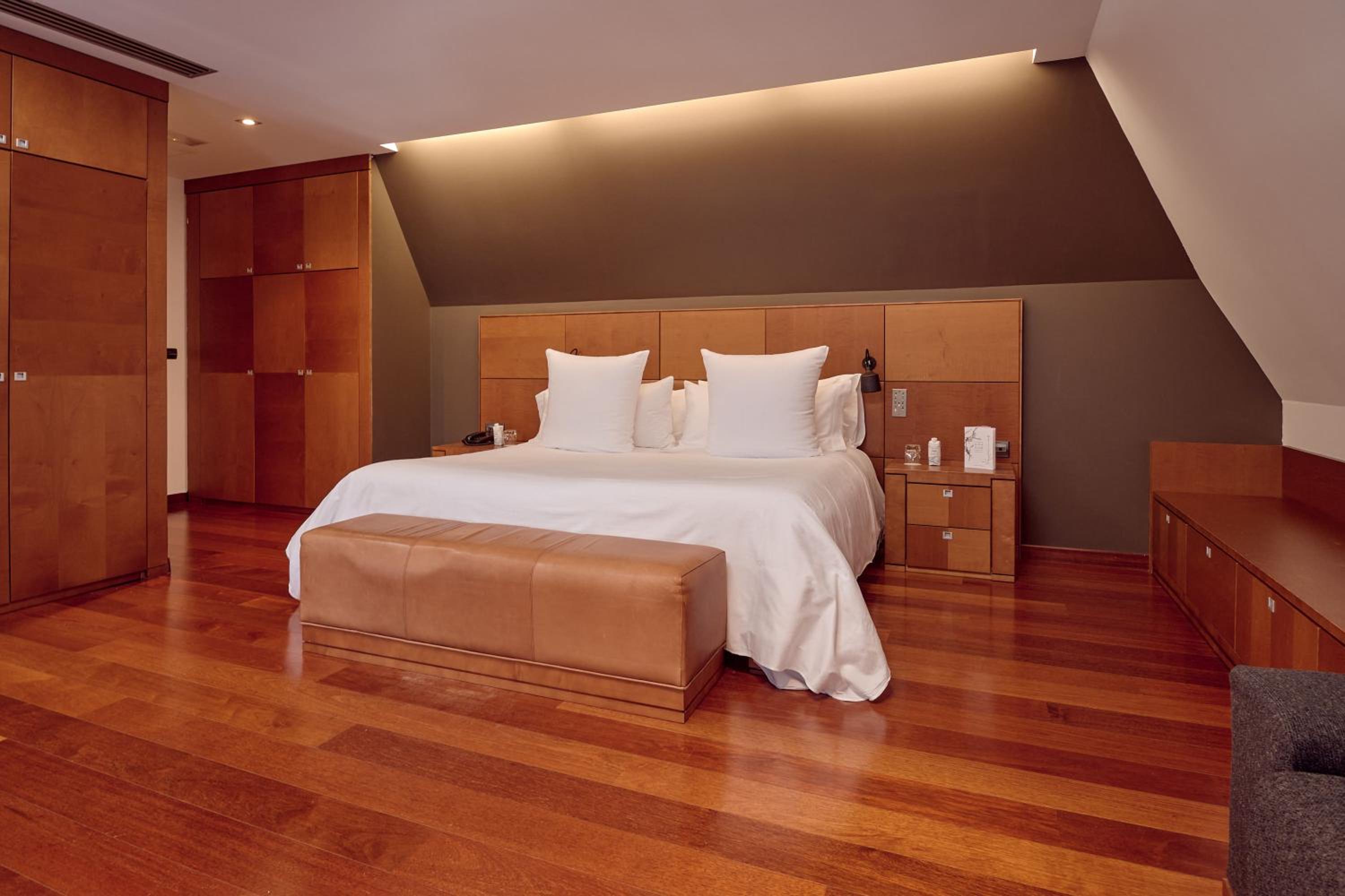 Traditional Suite
