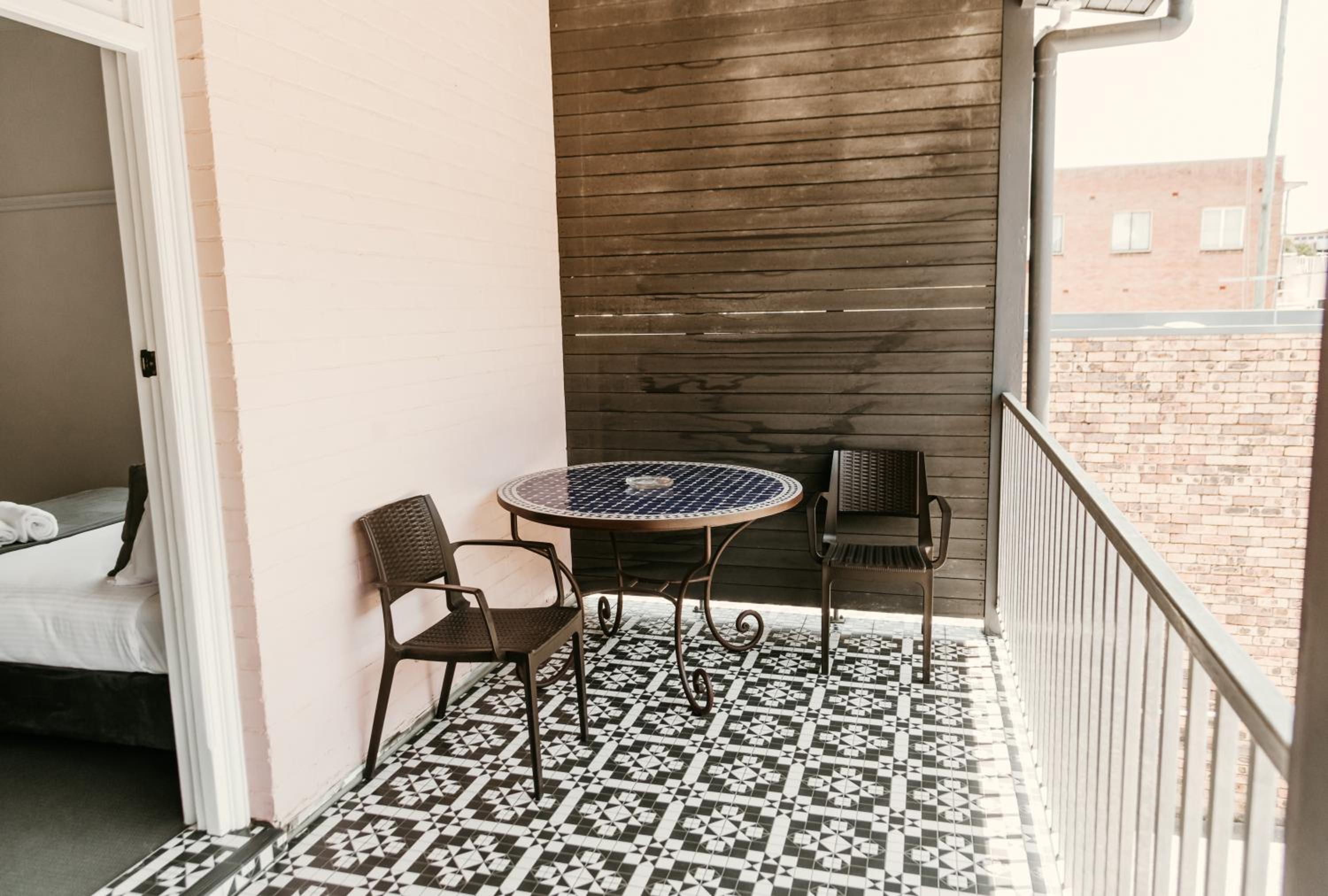 Queen Room with Balcony - Photo 5