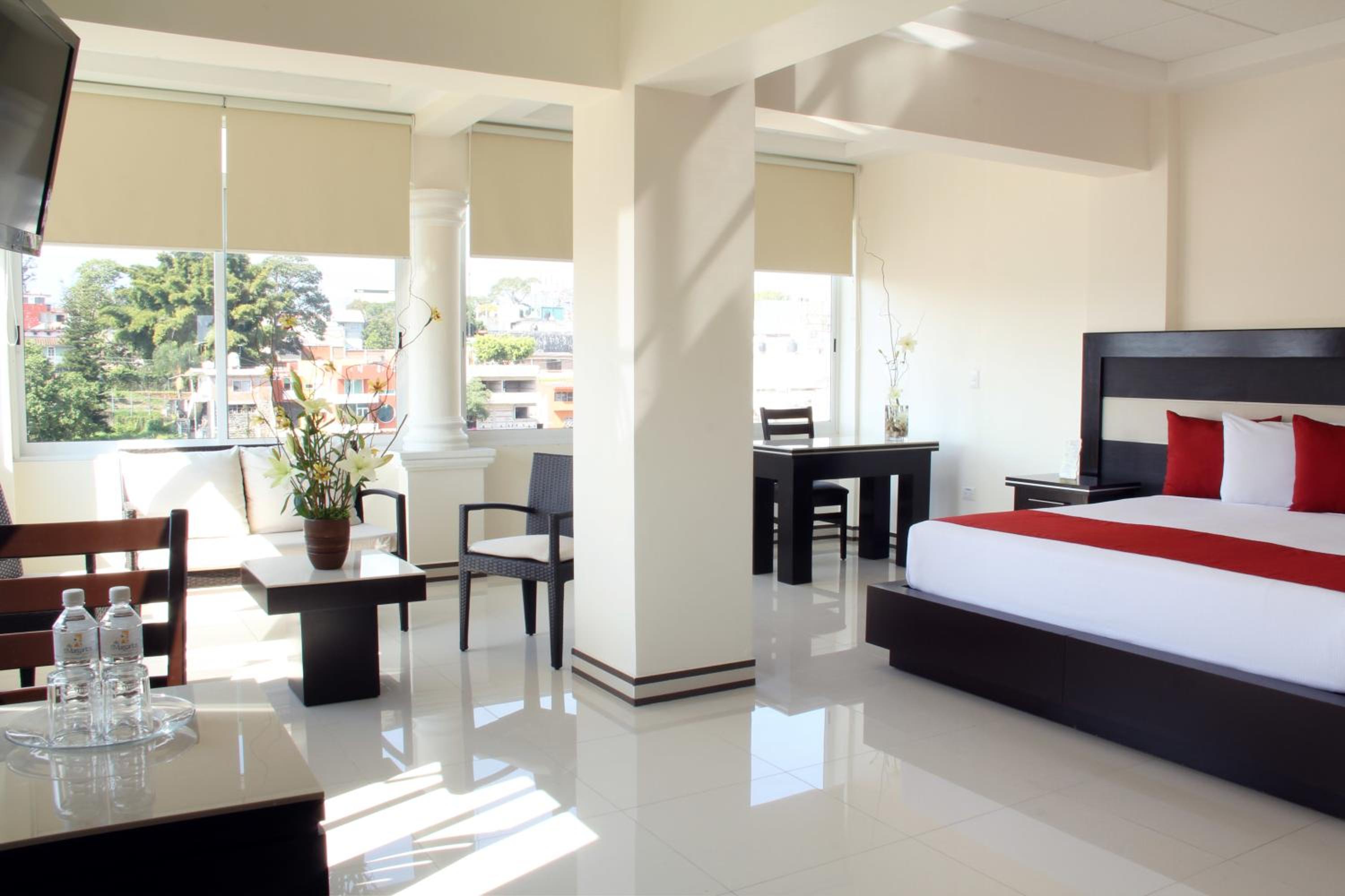 King Suite with Spa Bath - Photo 10