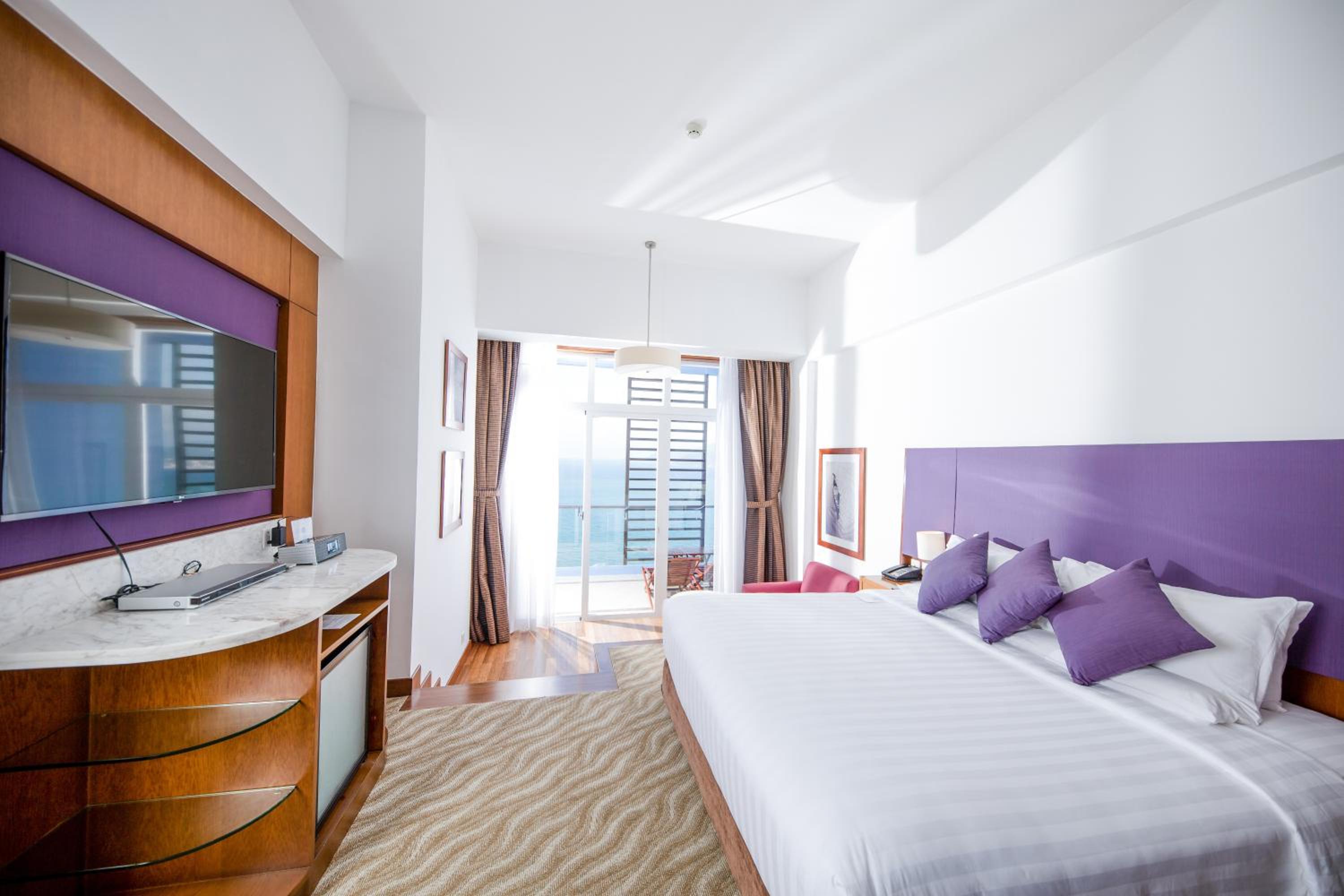 Superior King Suite photo 3