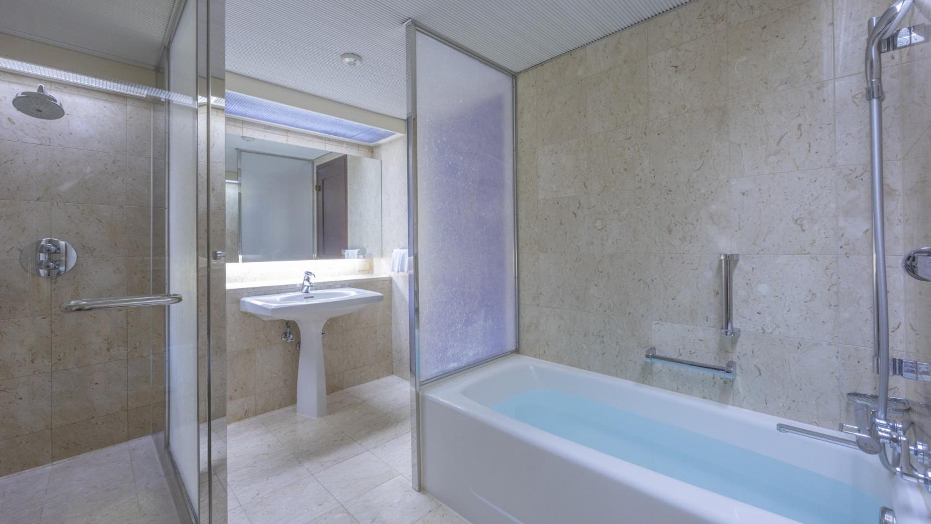 Club Suite Twin Room with Club Lounge Access and Club Lounge Breakfast Included - Non-Smoking Club Suite Twin Room with Club Lounge Access and Club Lounge Breakfast Included - Non-Smoking