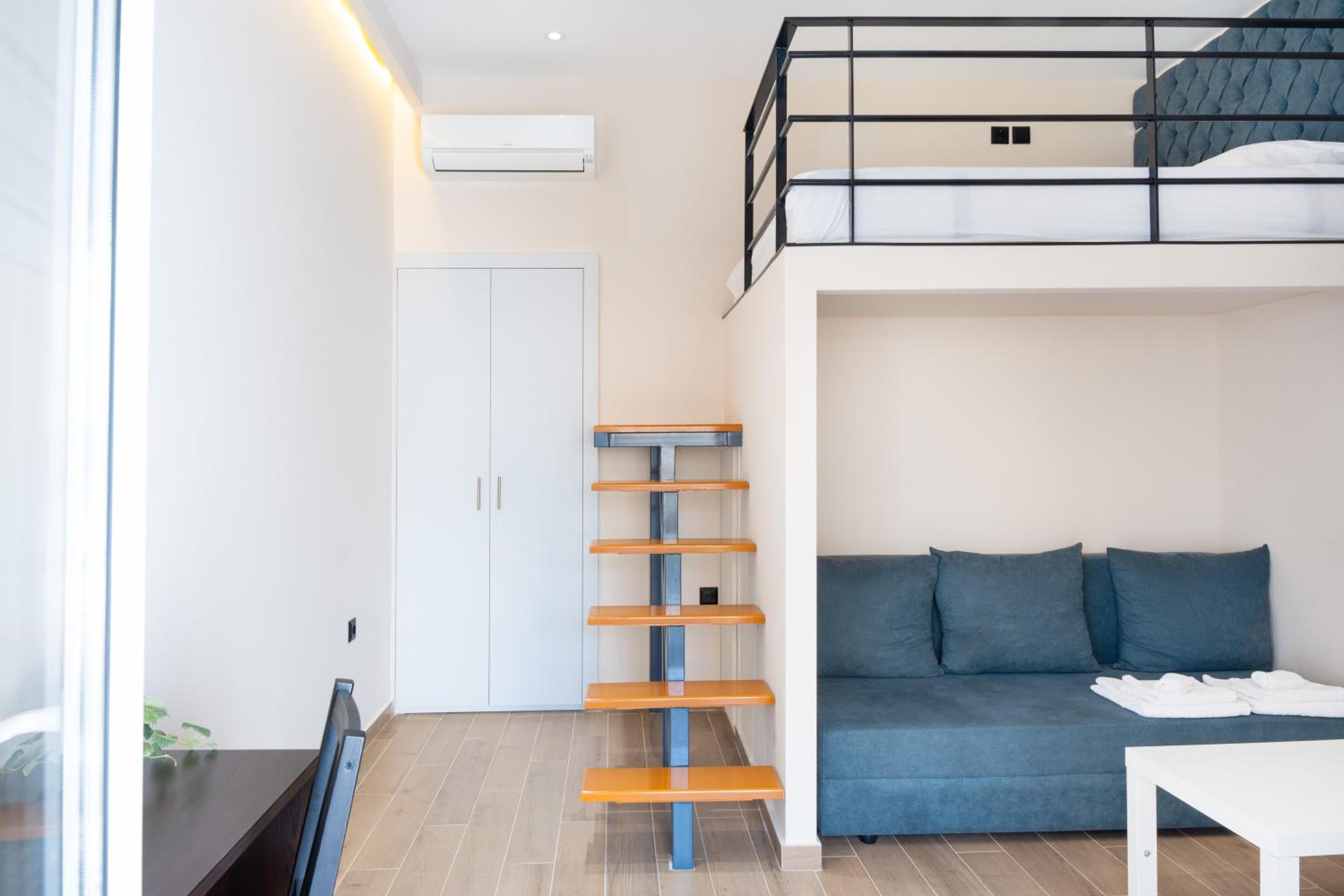 Superior One-Bedroom Apartment with Balcony