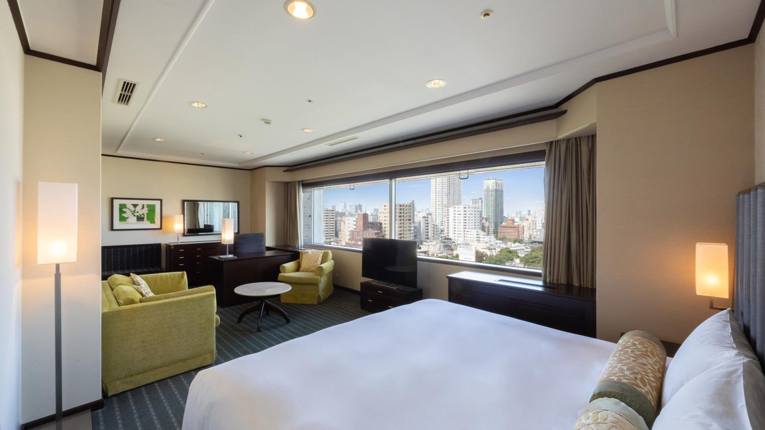 Junior Suite Deluxe King Room with Club Lounge Access and Club Lounge Breakfast Included - Non-Smoking Junior Suite Deluxe King Room with Club Lounge Access and Club Lounge Breakfast Included - Non-Smoking