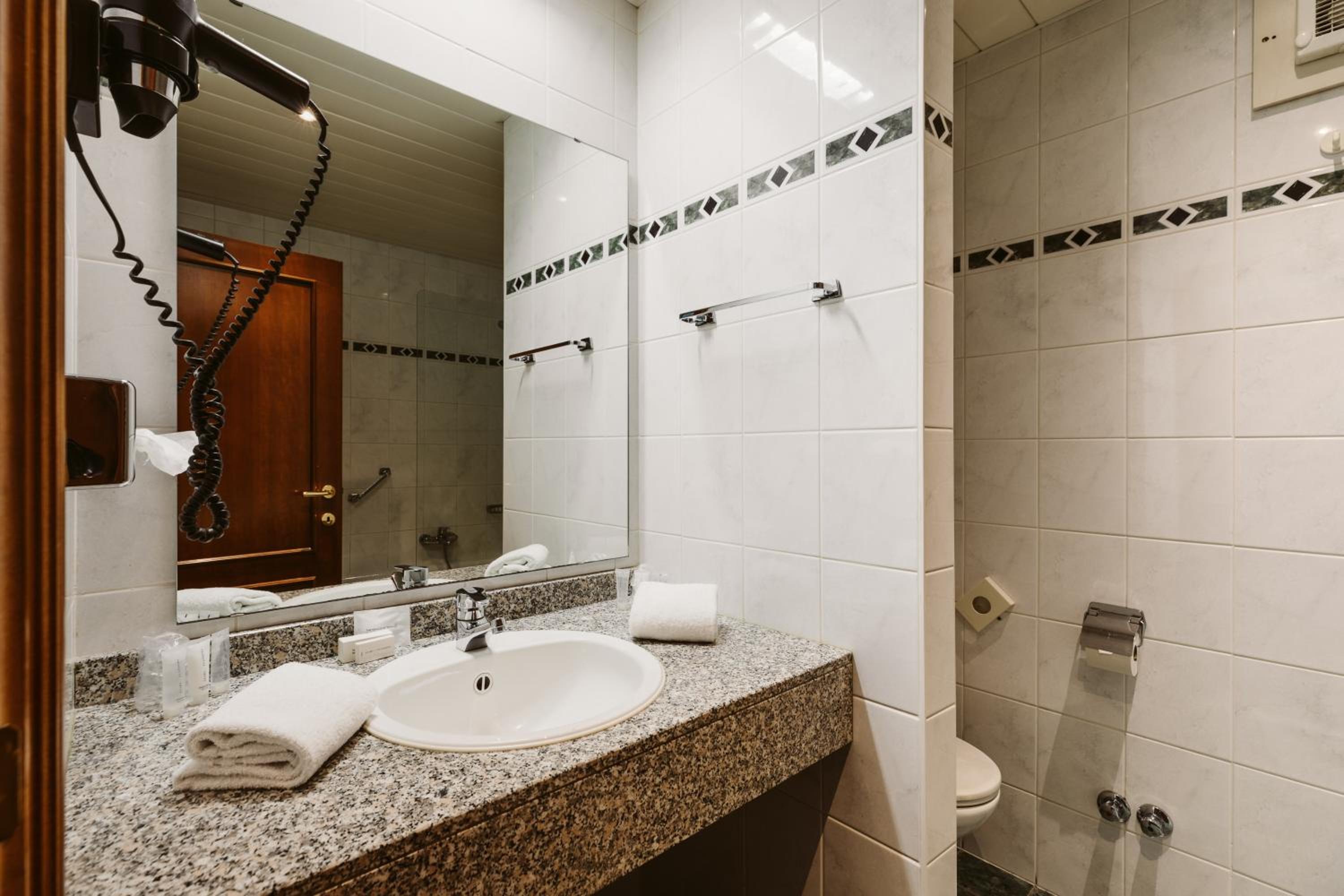 Standard Double Room - Photo 5