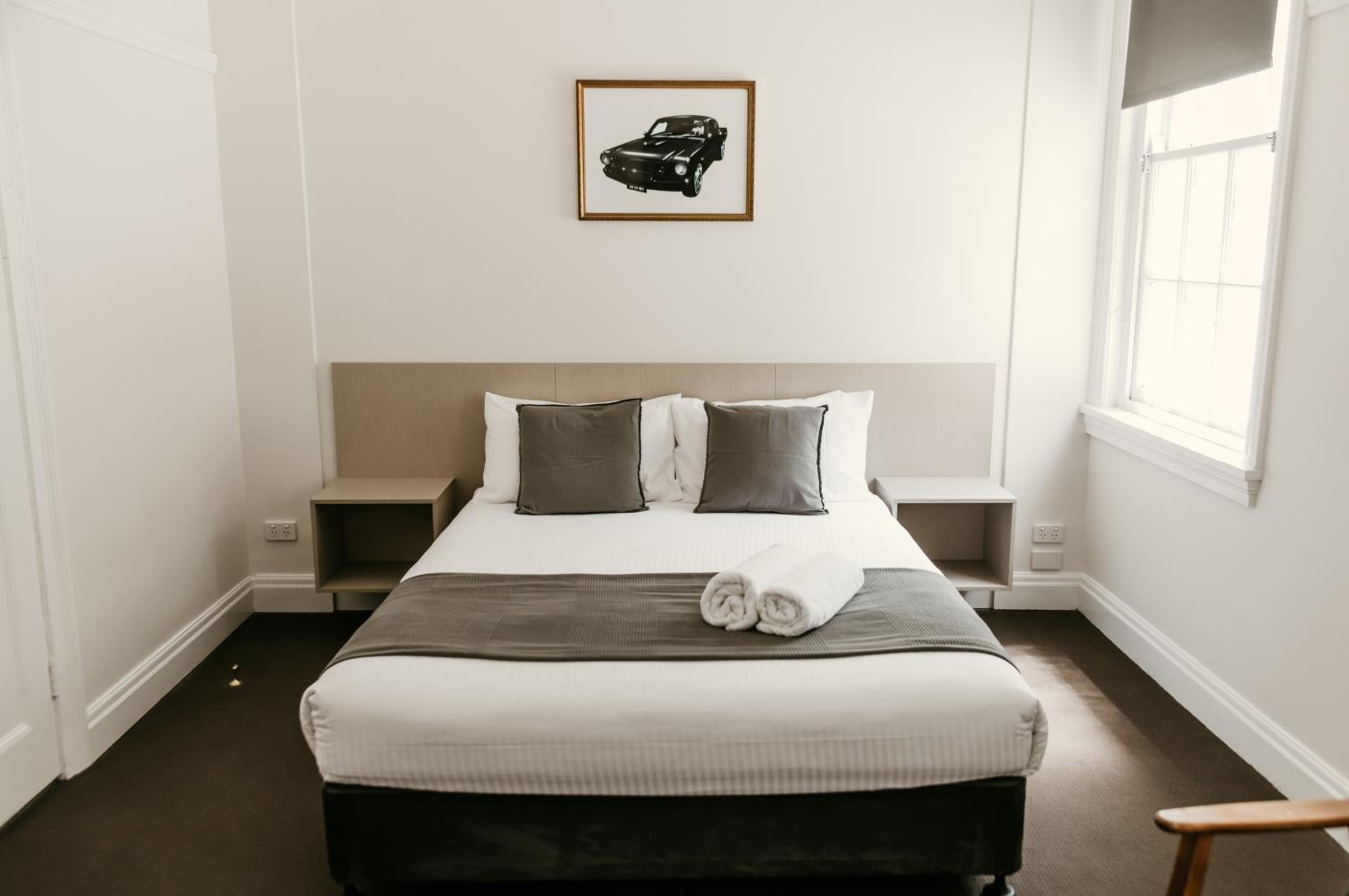 Queen Room - Disability Access - Photo 1
