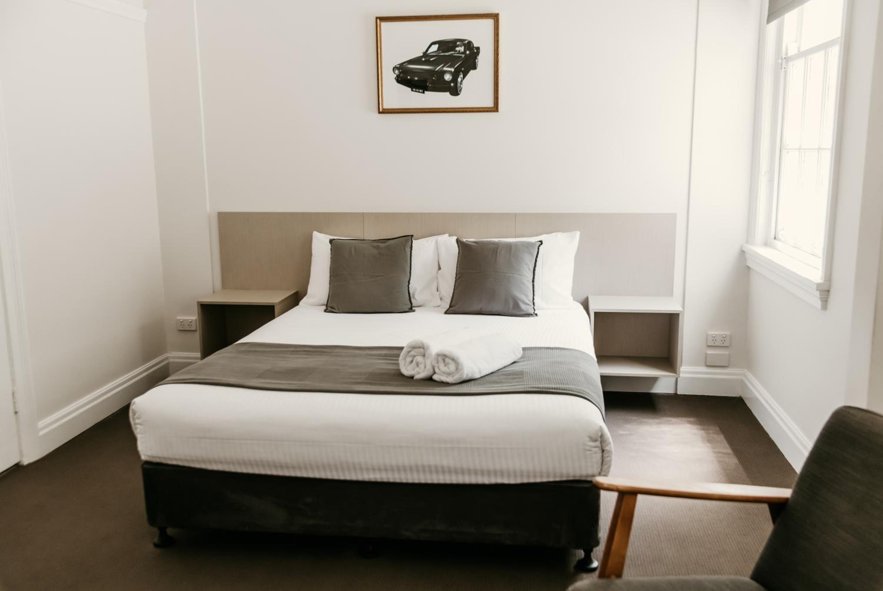 Queen Room - Disability Access - Photo 3