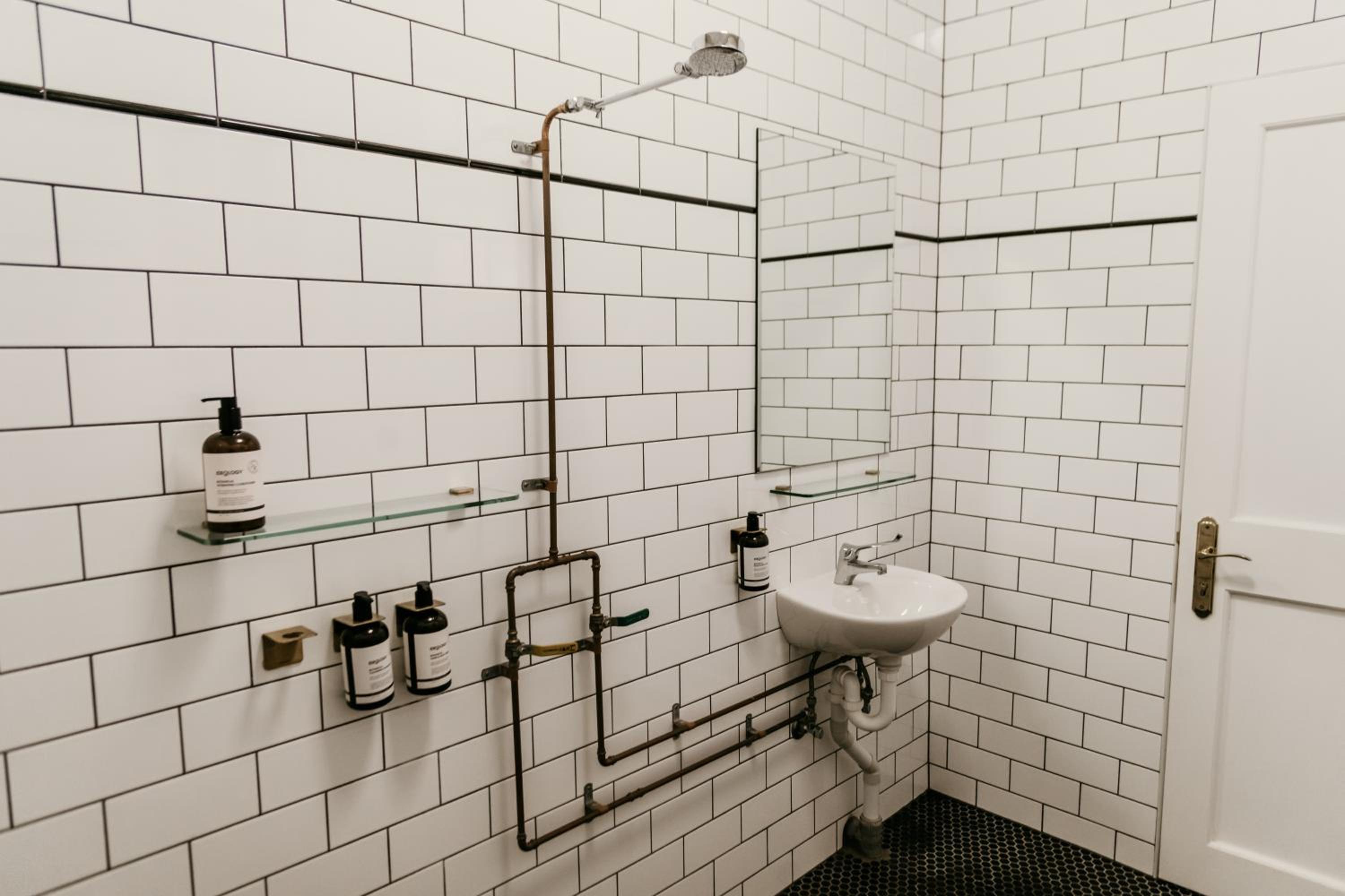Queen Room - Disability Access - Photo 5