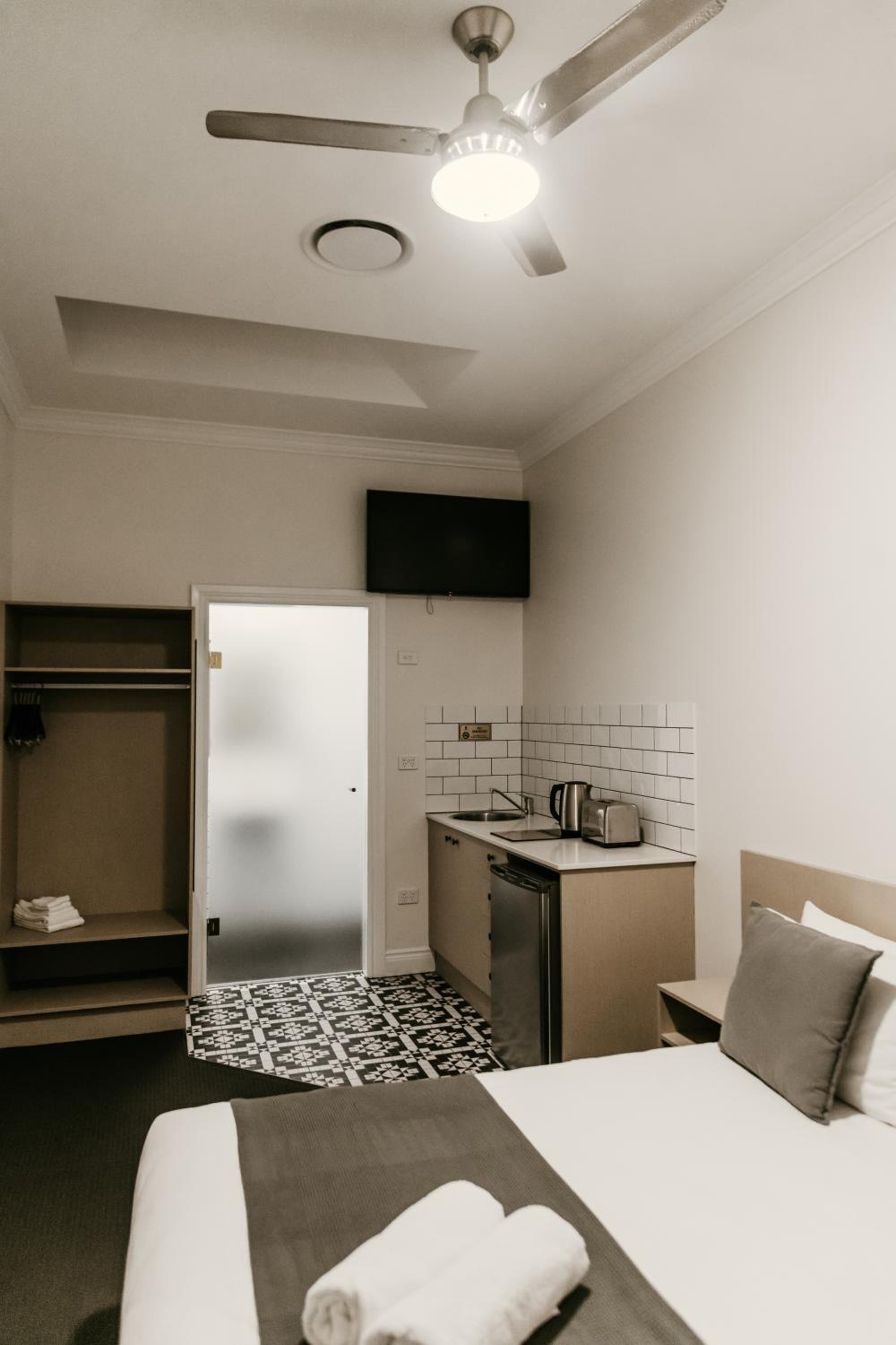 Queen Room - Photo 7