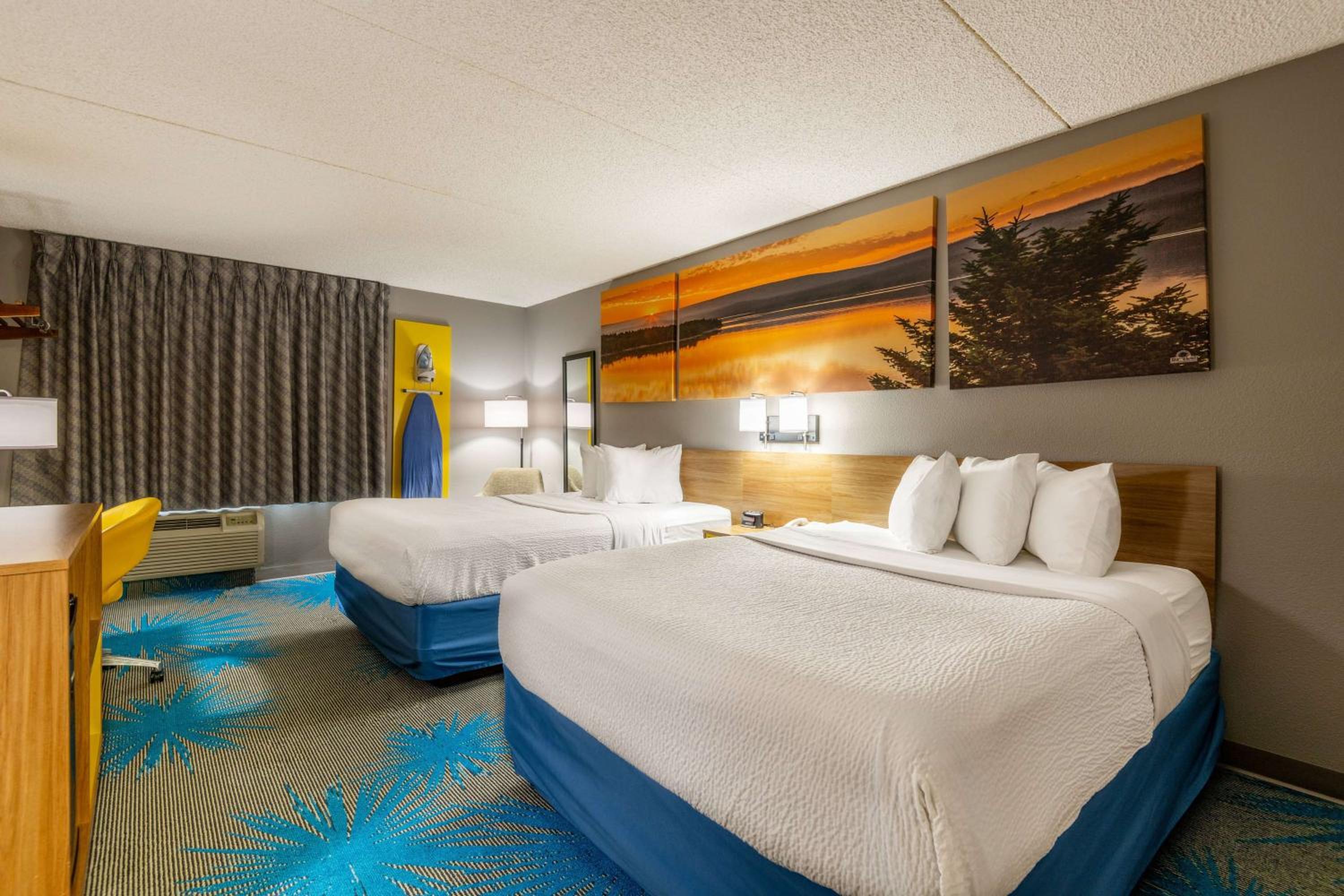Queen Room with Two Queen Beds - Non-Smoking