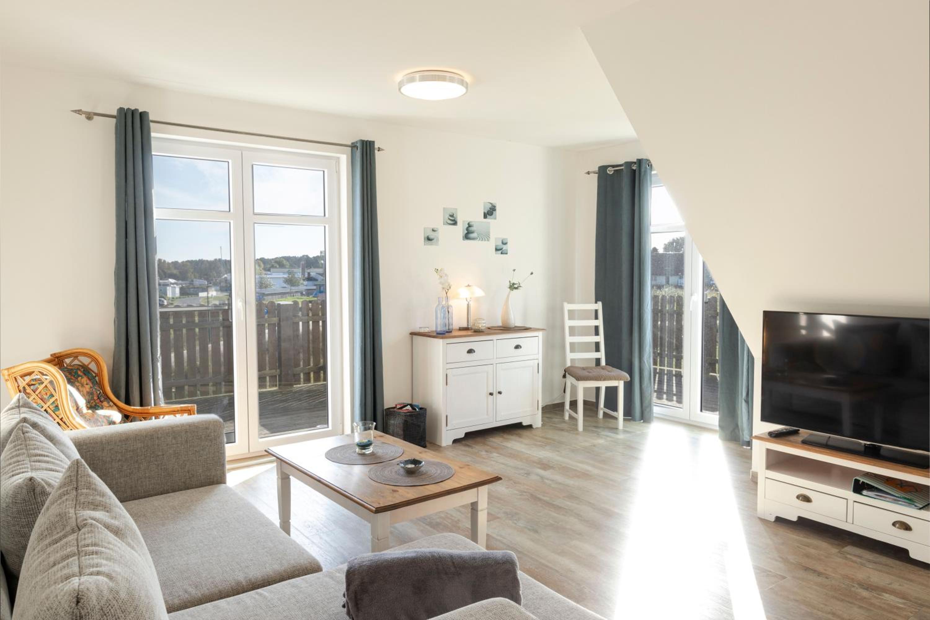 One-Bedroom Apartment with Balcony photo 1