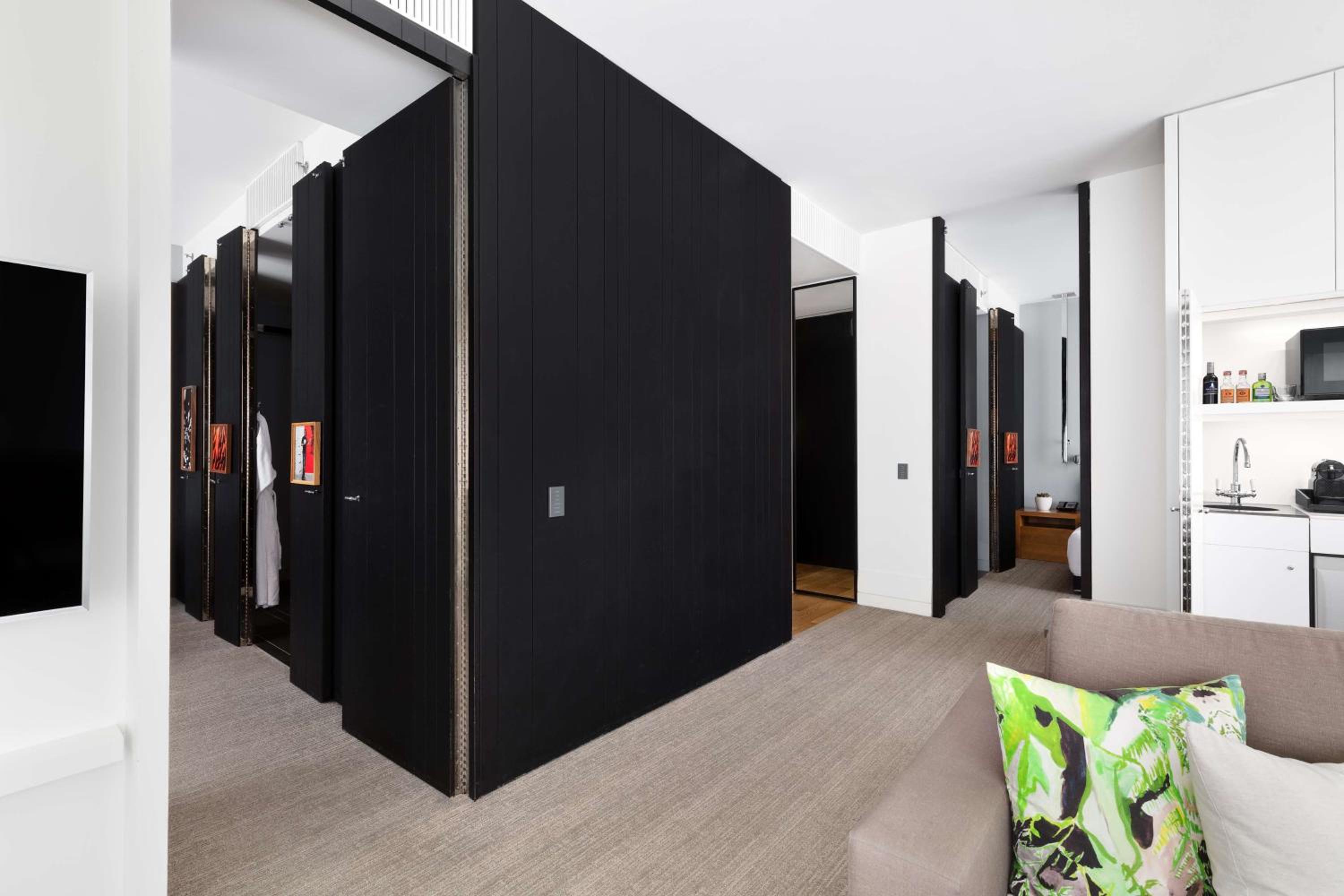 Two-Bedroom Suite thumbnail 6