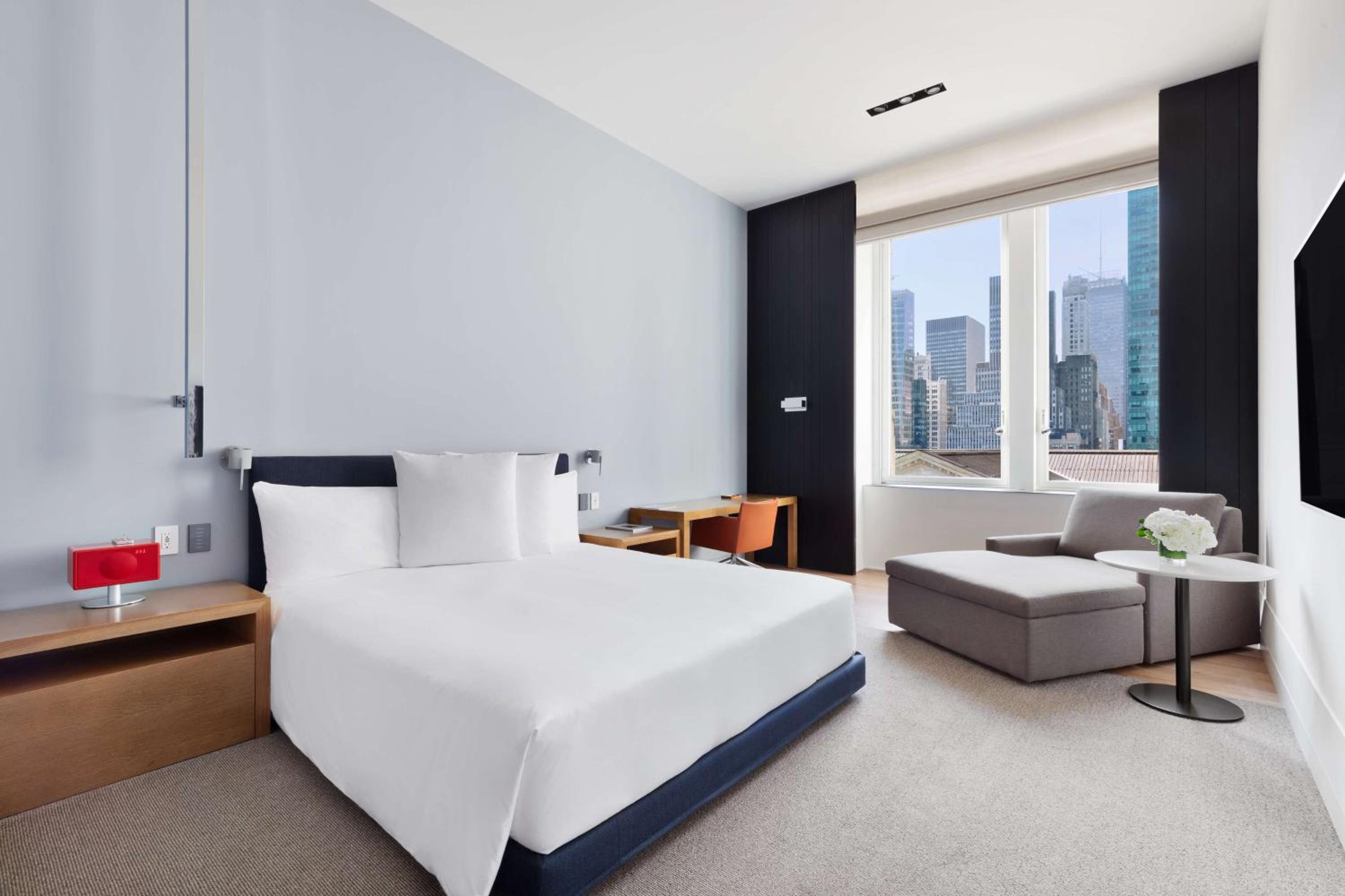 Deluxe King Room with City View