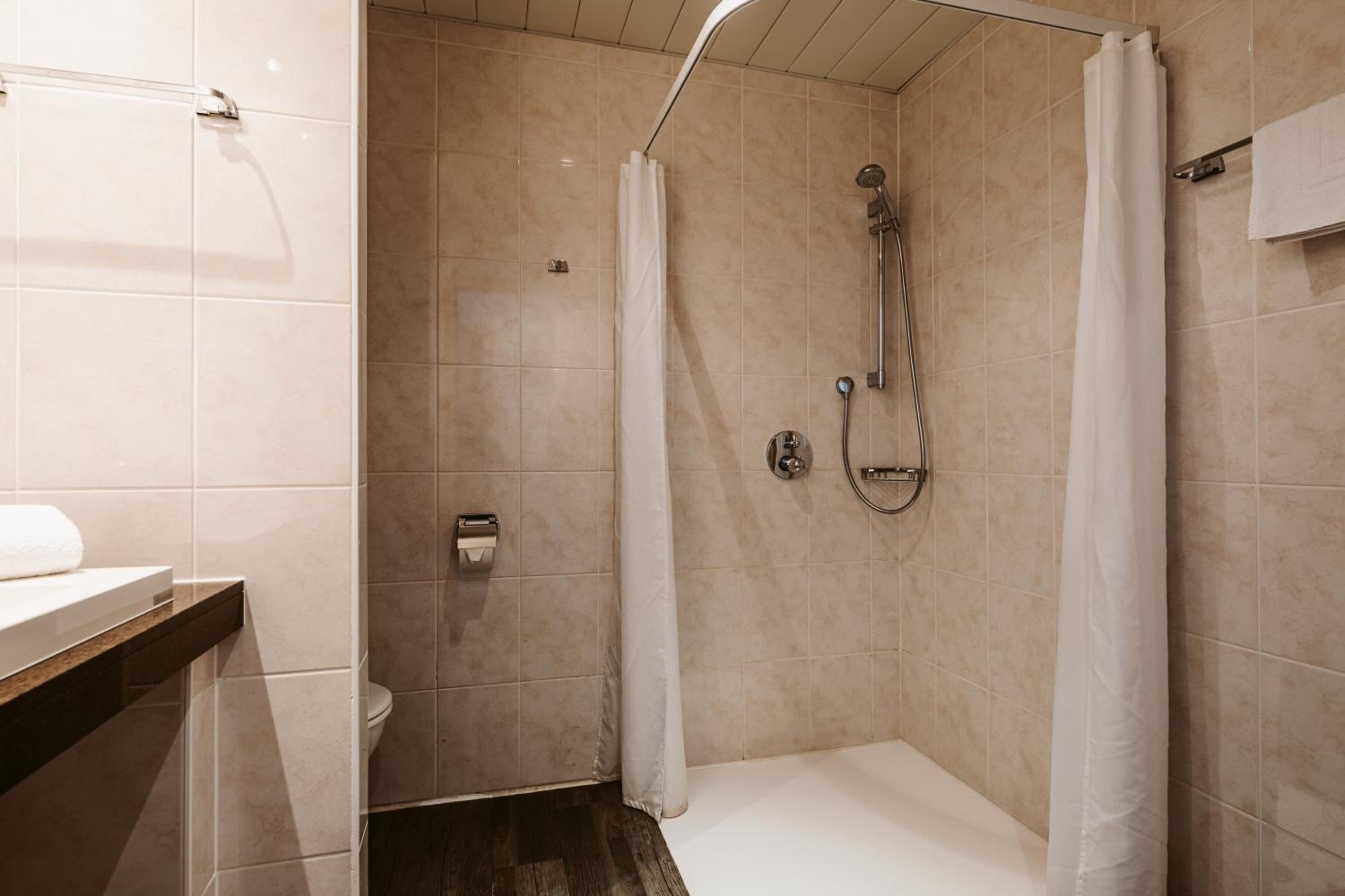 Standard Double Room - Photo 7