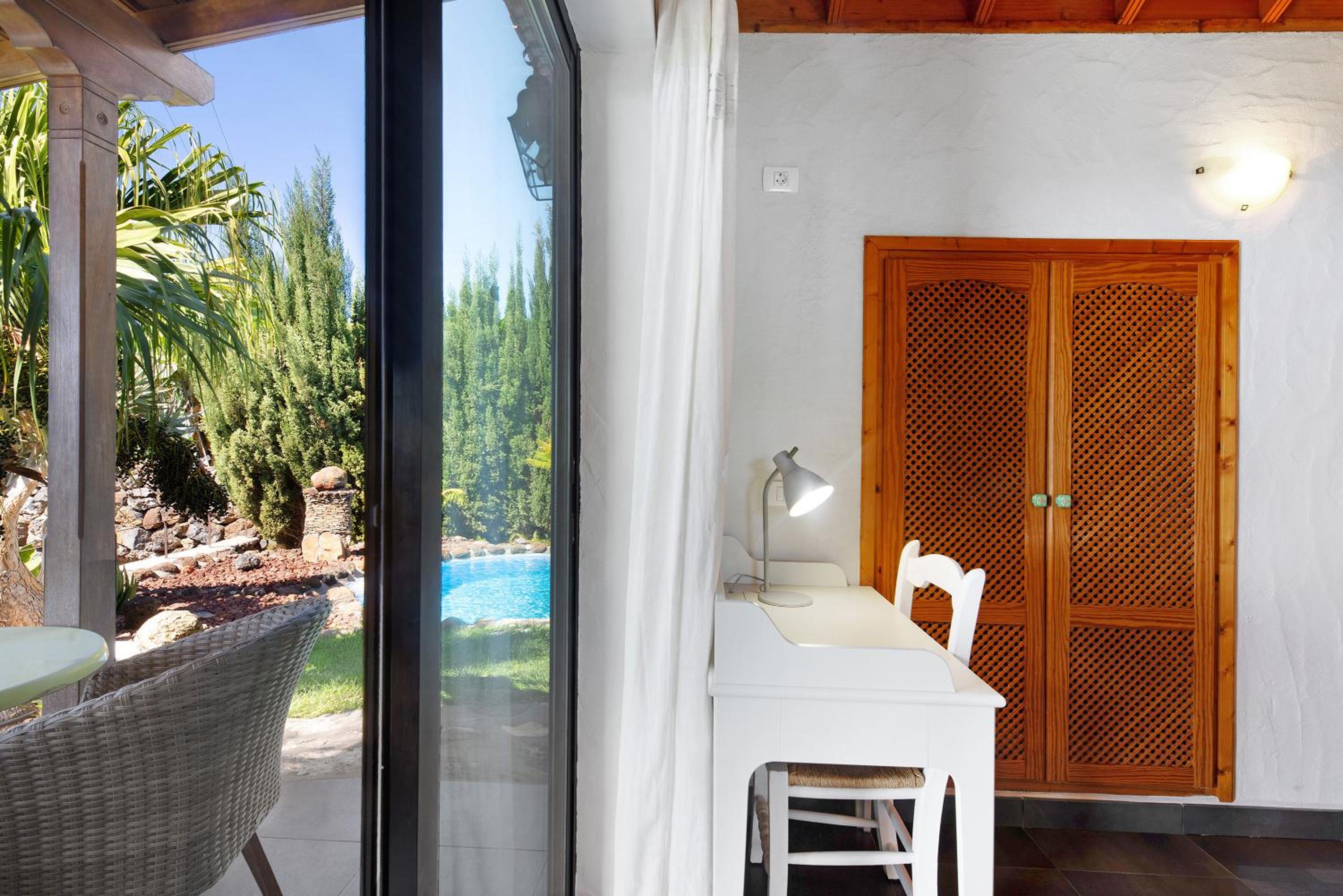 One-Bedroom House - Photo 18