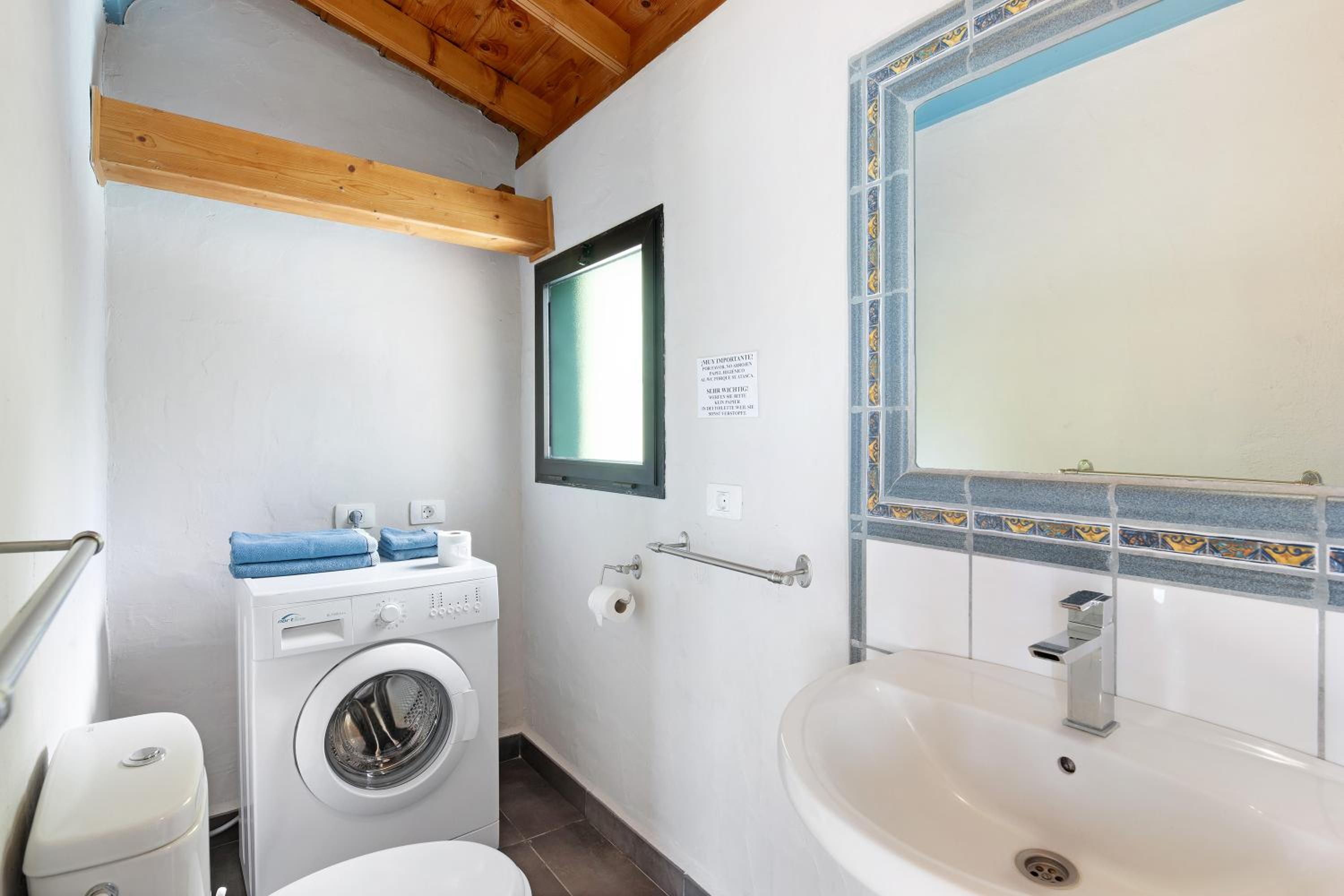 One-Bedroom House - Photo 16