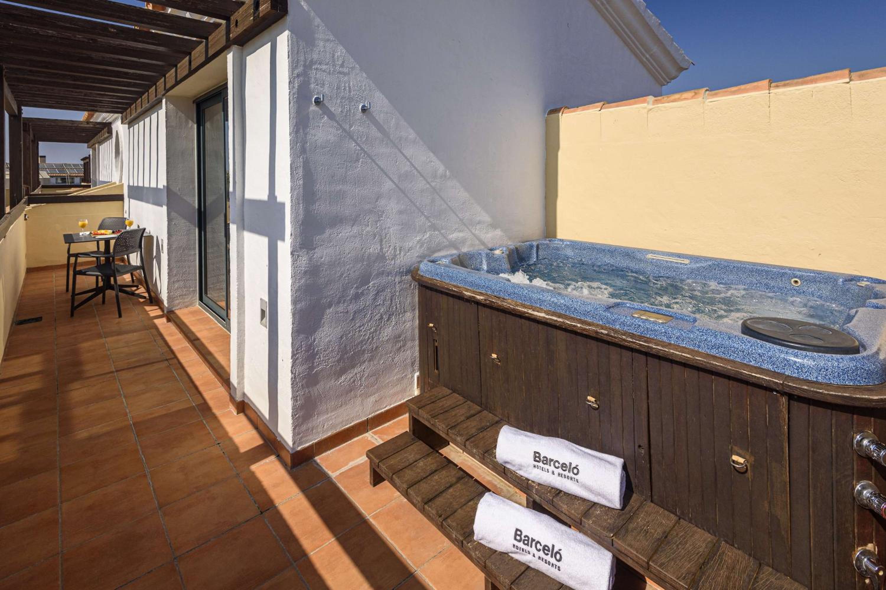 Suite con Bañera de Hidromasaje Suite con Bañera de Hidromasaje