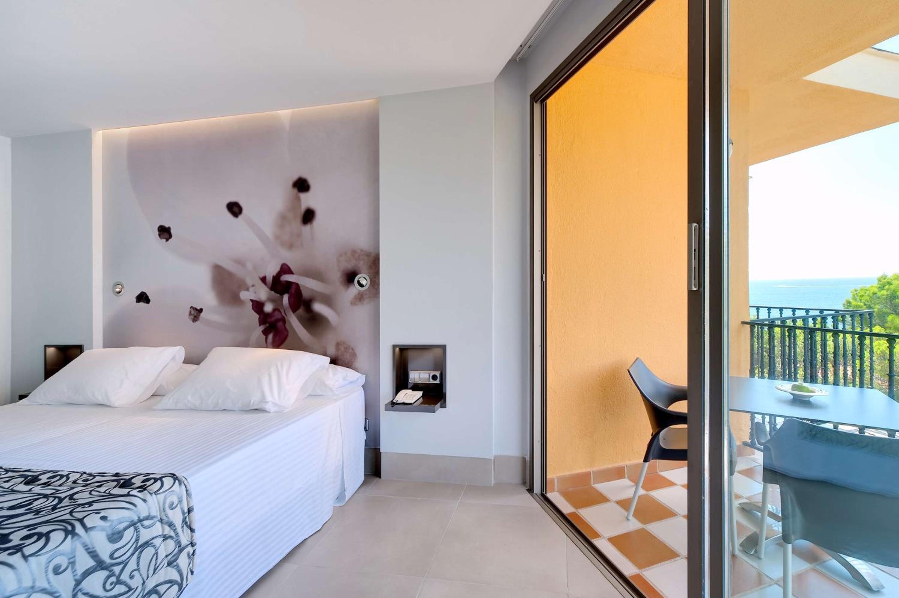 Superior Double with Partial Sea View