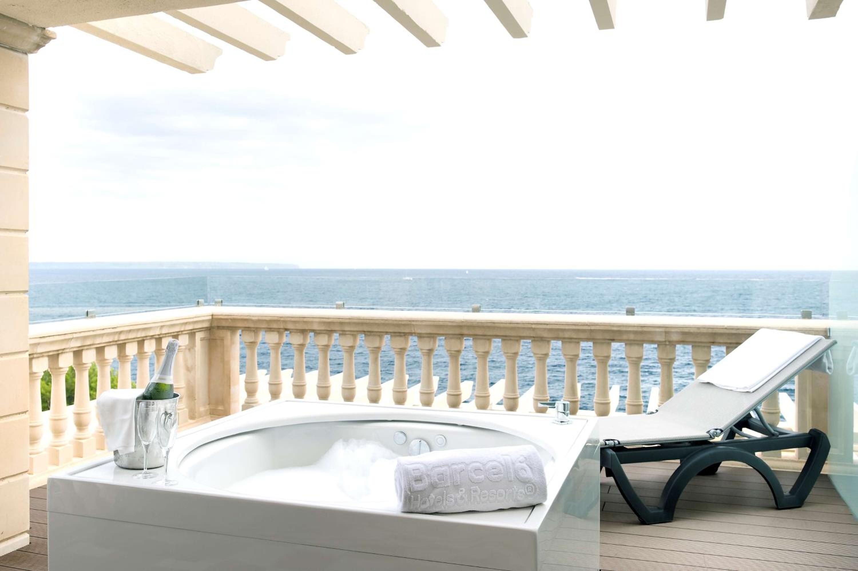 Deluxe Double with Hot Tub