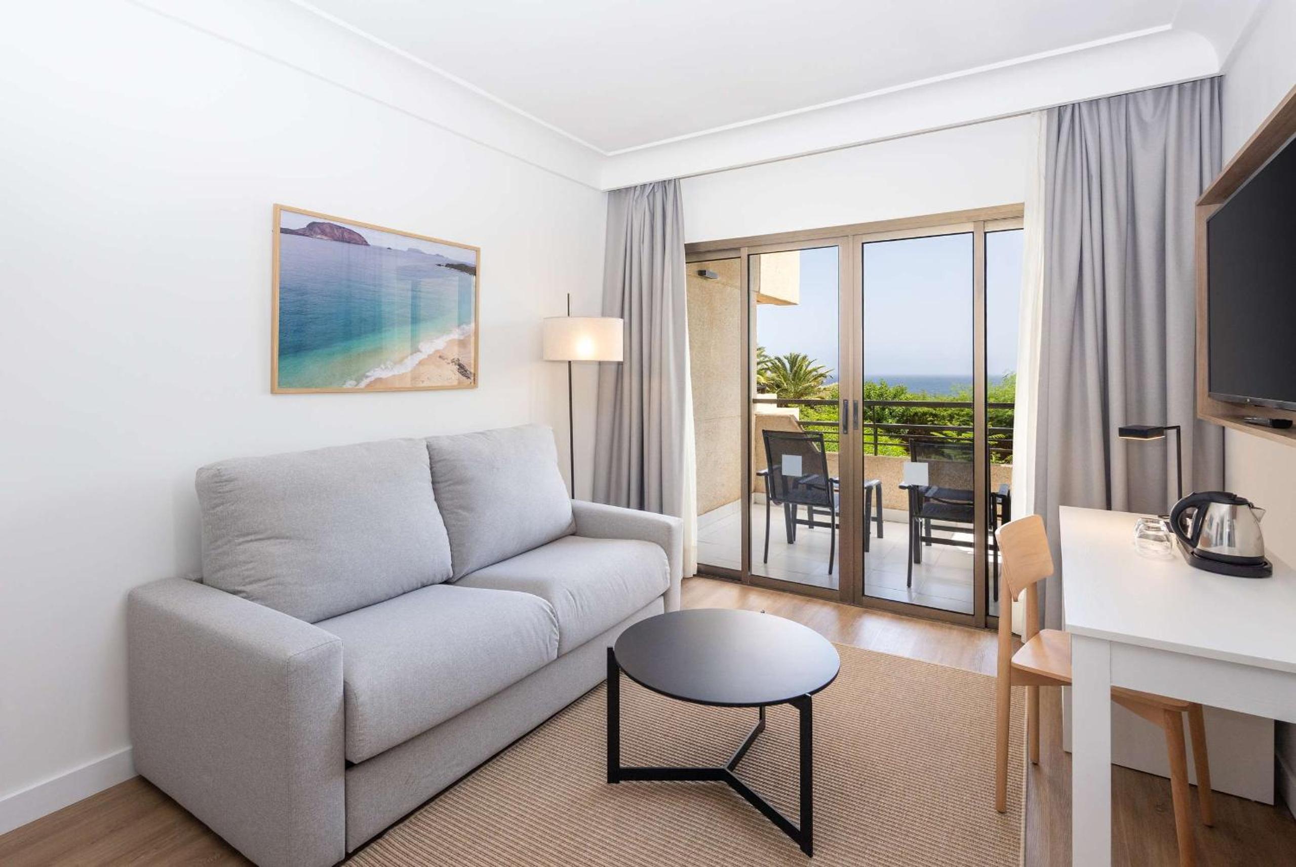 Relax in comfort with stunning ocean views!