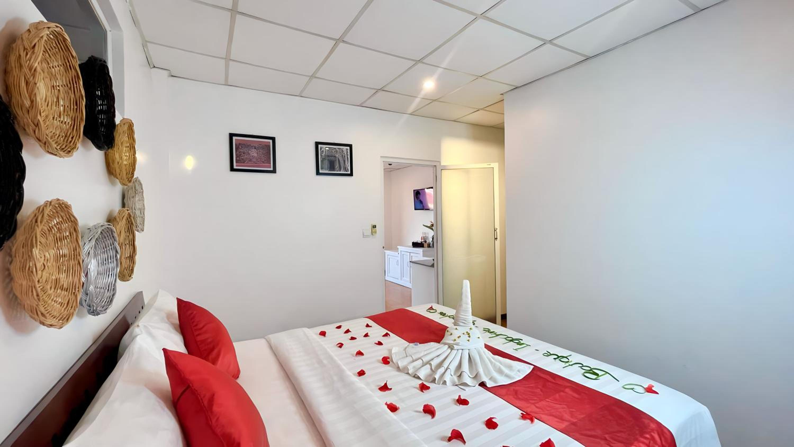 Deluxe Double With Terrace City View - Free Pick Up - Photo 2