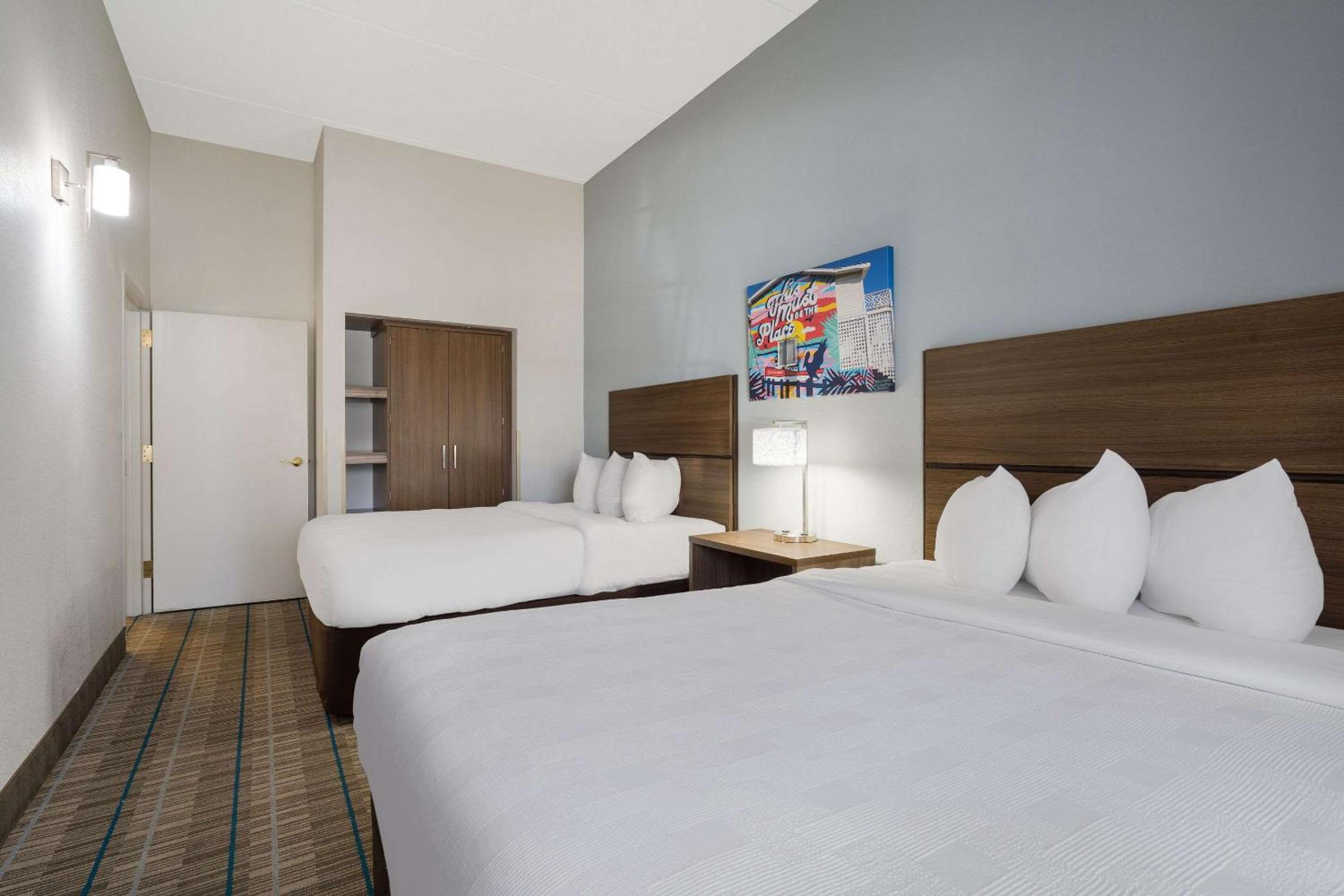 Standard Queen Suite with Two Queen Beds - Non-Smoking photo 2