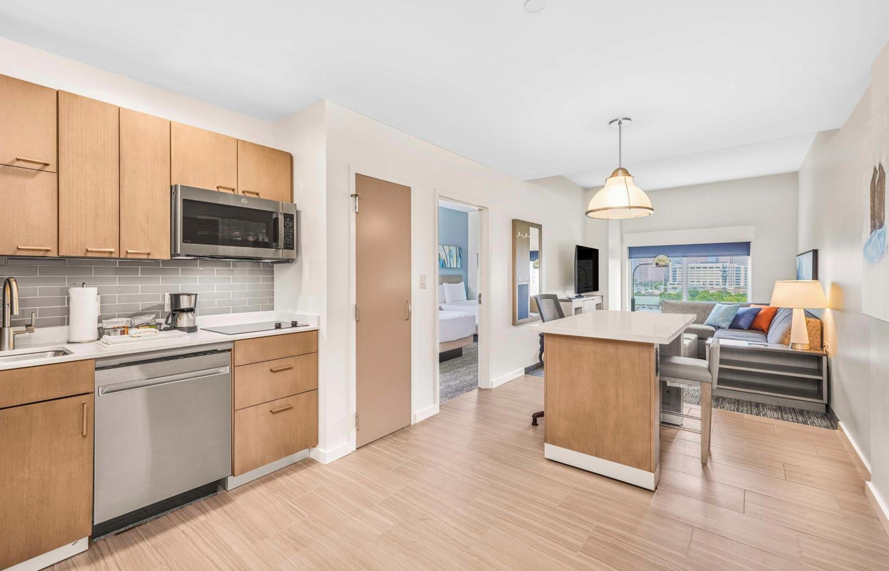One Bedroom Kitchen Suite with Two Queen Beds and Sofa Bed - Photo 3