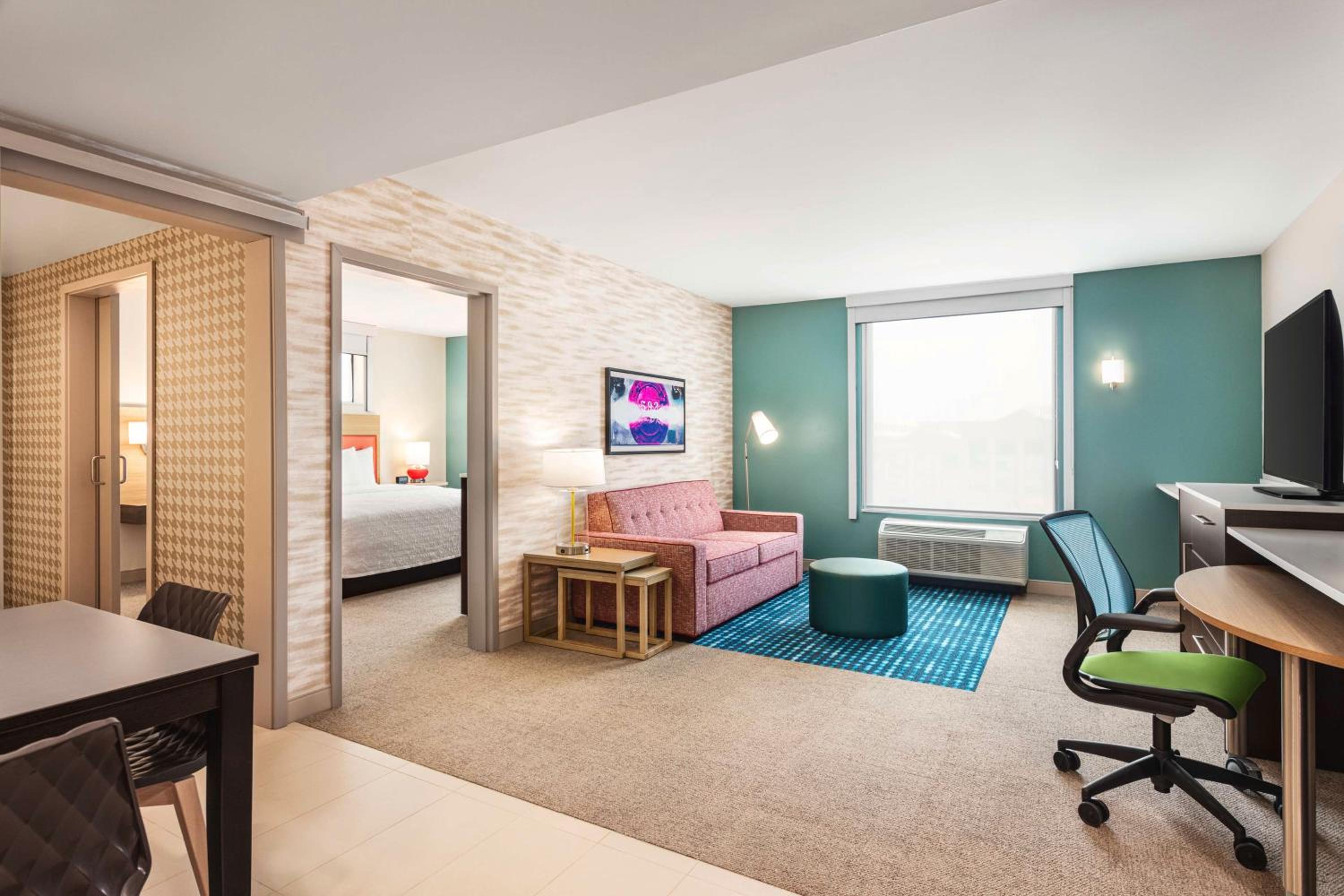 One-Bedroom King Suite - Photo 4