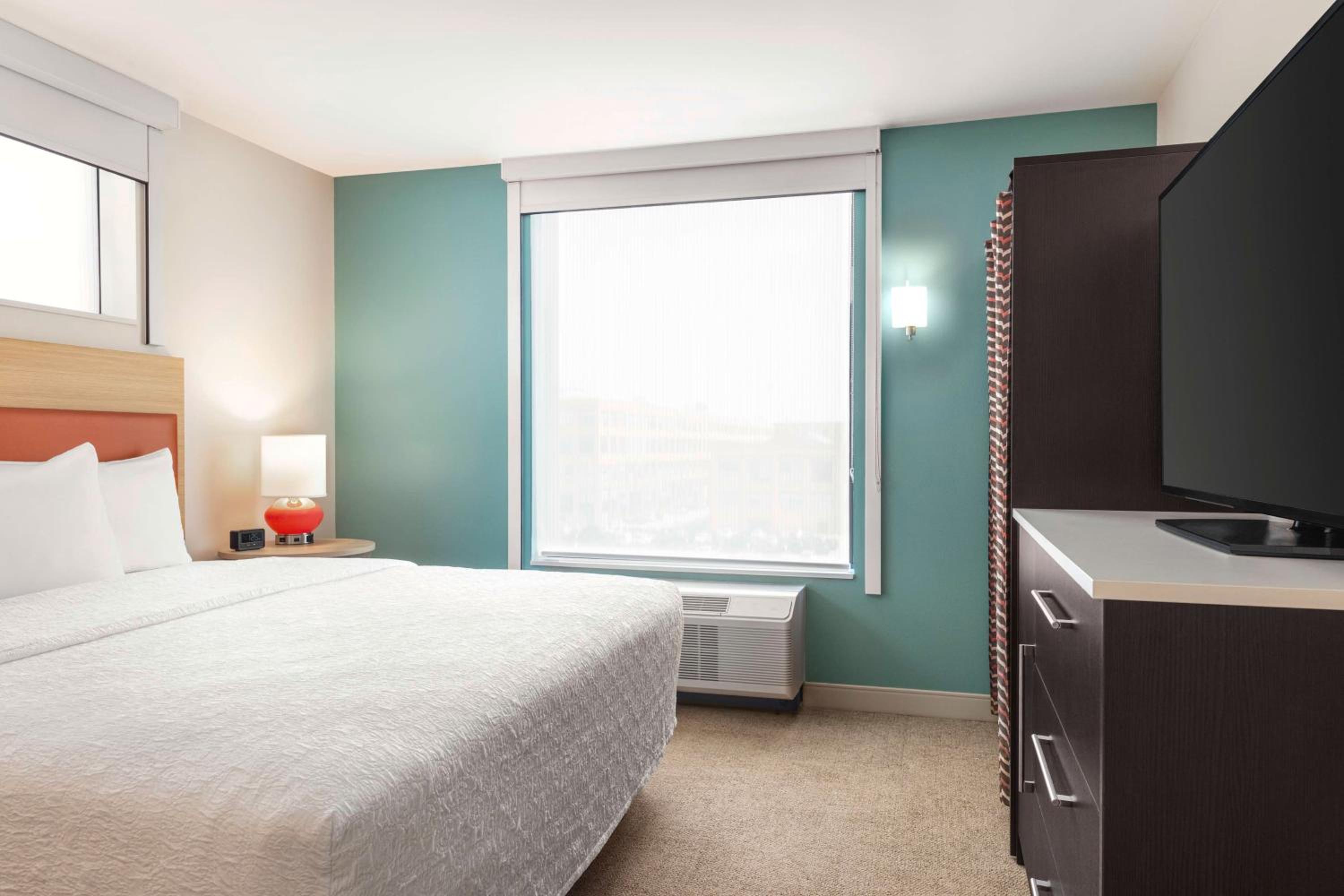 One-Bedroom King Suite - Photo 3