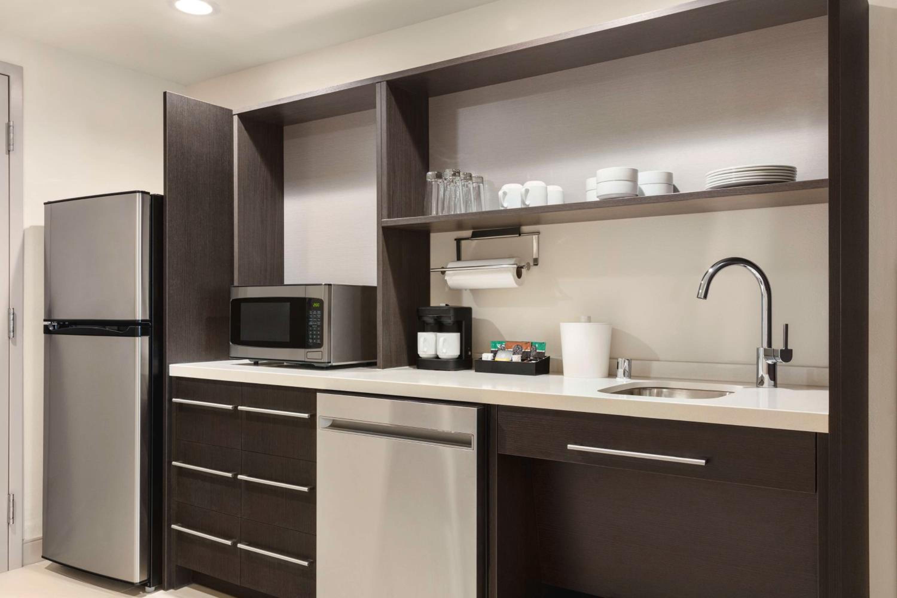 Studio Suite with Two Queen Beds and Tub - Mobility Access - Photo 2