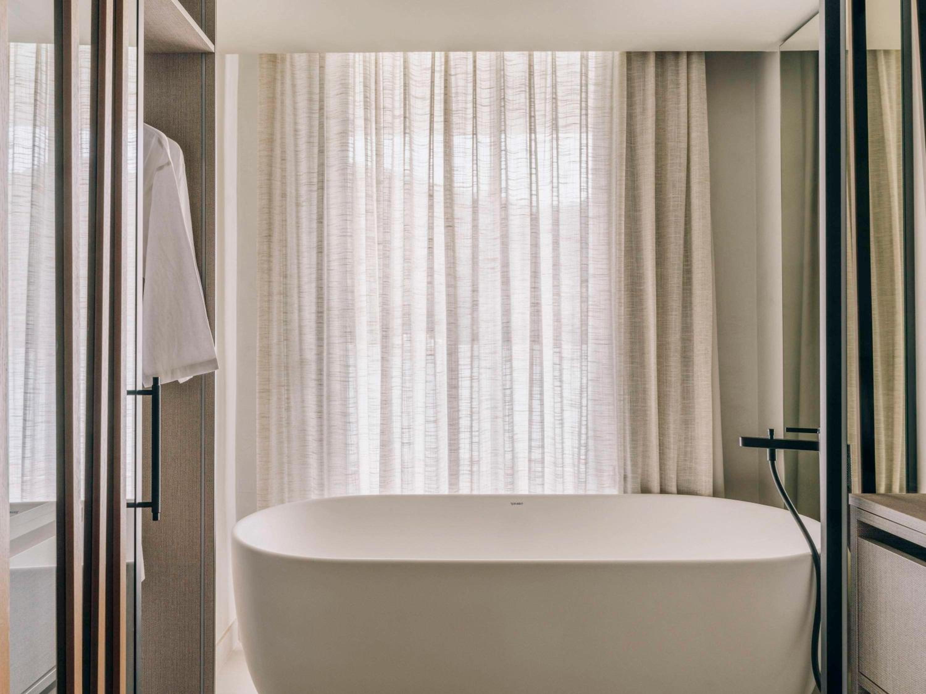 Panoramic Suite with Sea View - Photo 5