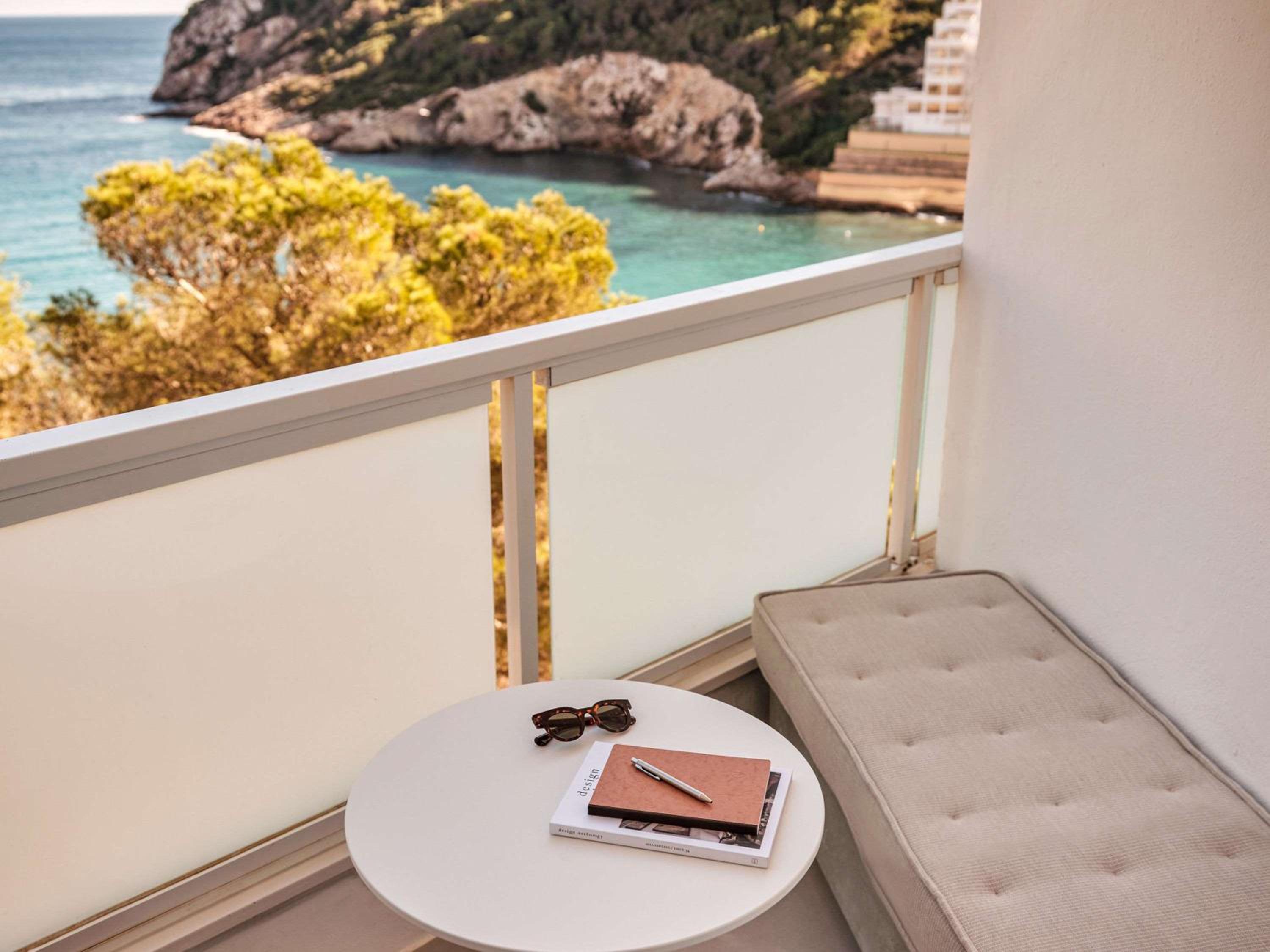 One-Bedroom Suite with Sea View - Photo 3