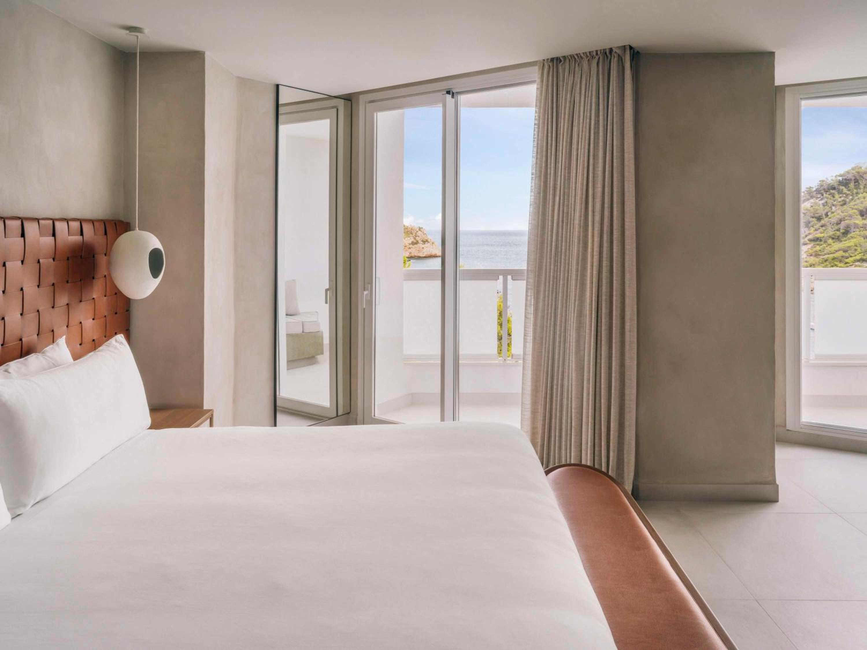 Panoramic Suite with Sea View - Photo 1