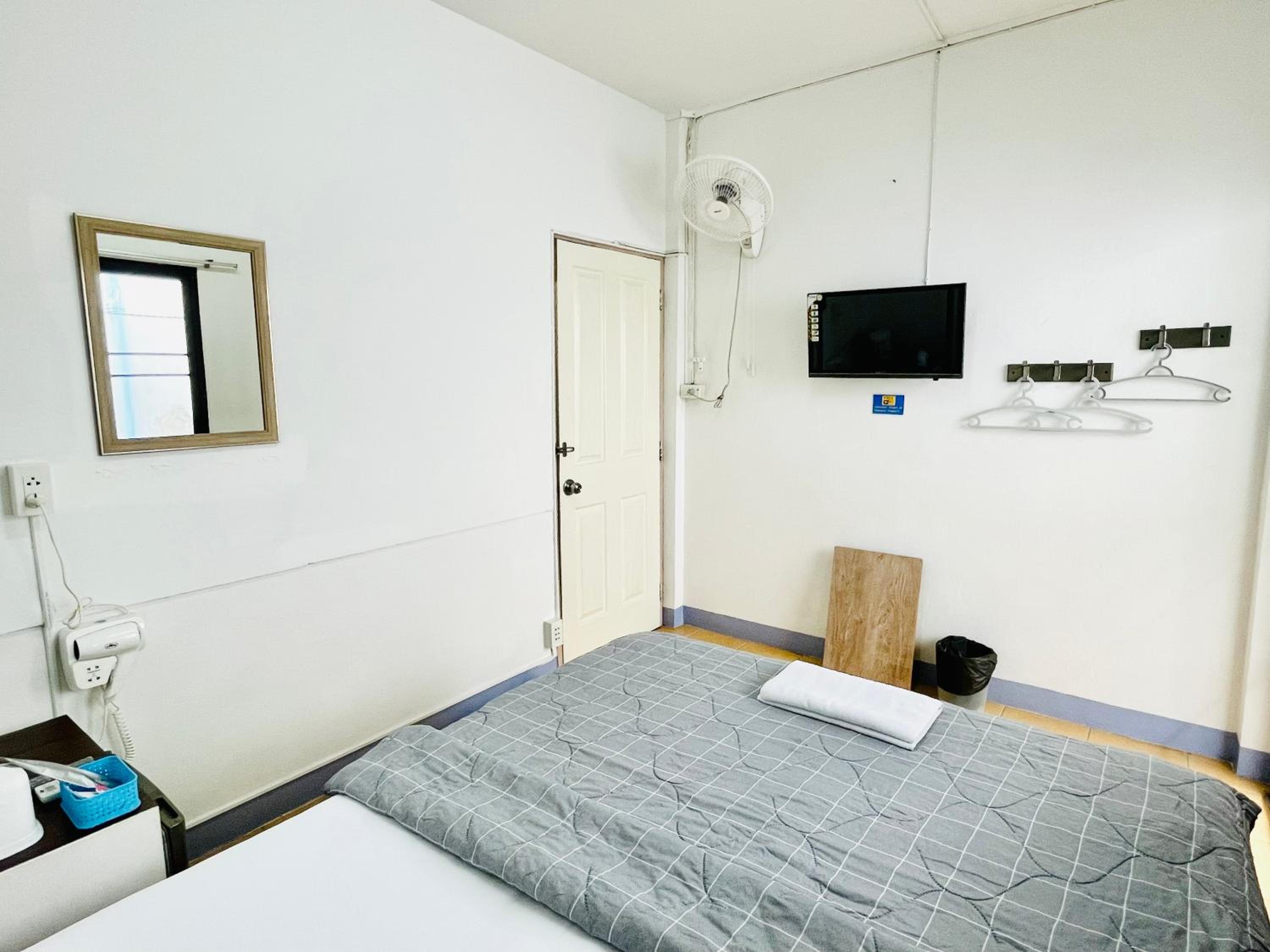 Double Room with Private External Bathroom photo 2