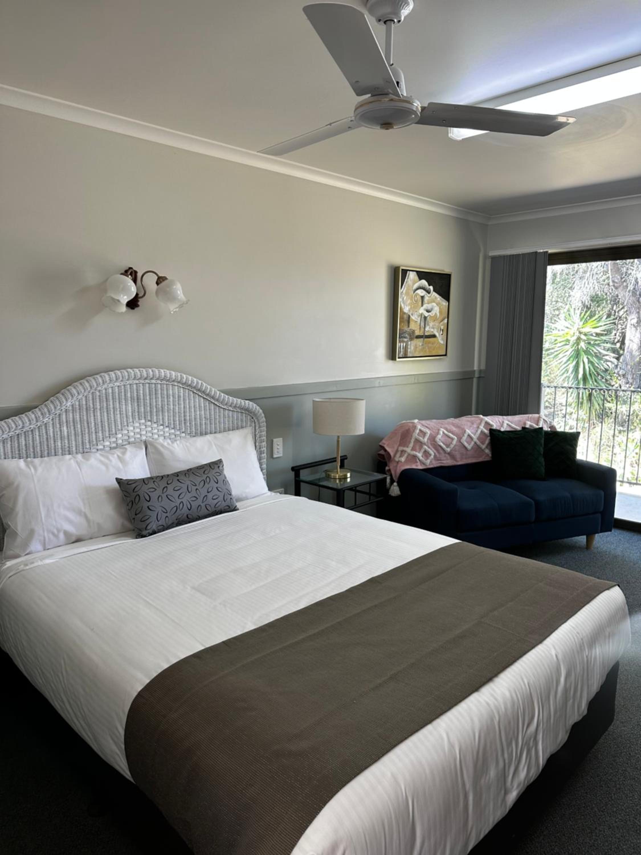 Queen Room with Balcony photo 3