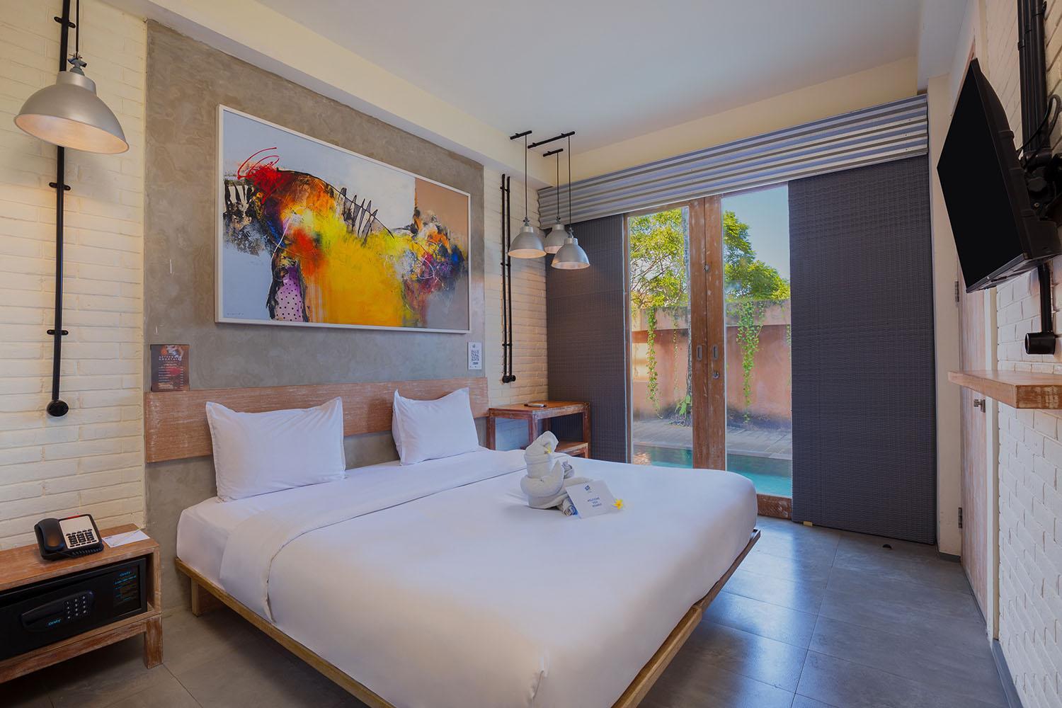 Deluxe Room With Pool Access photo 2