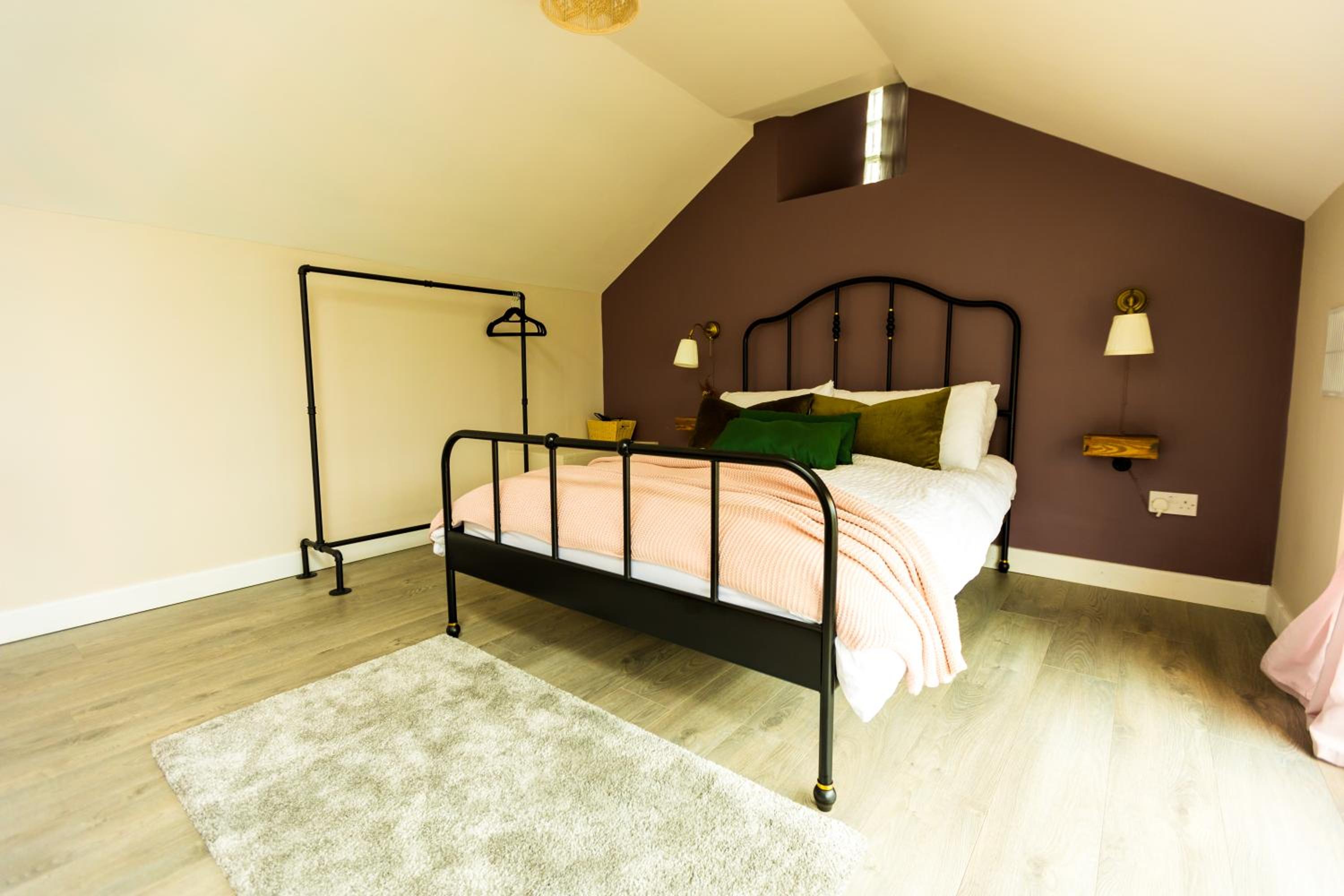 One-Bedroom Apartment - Photo 1