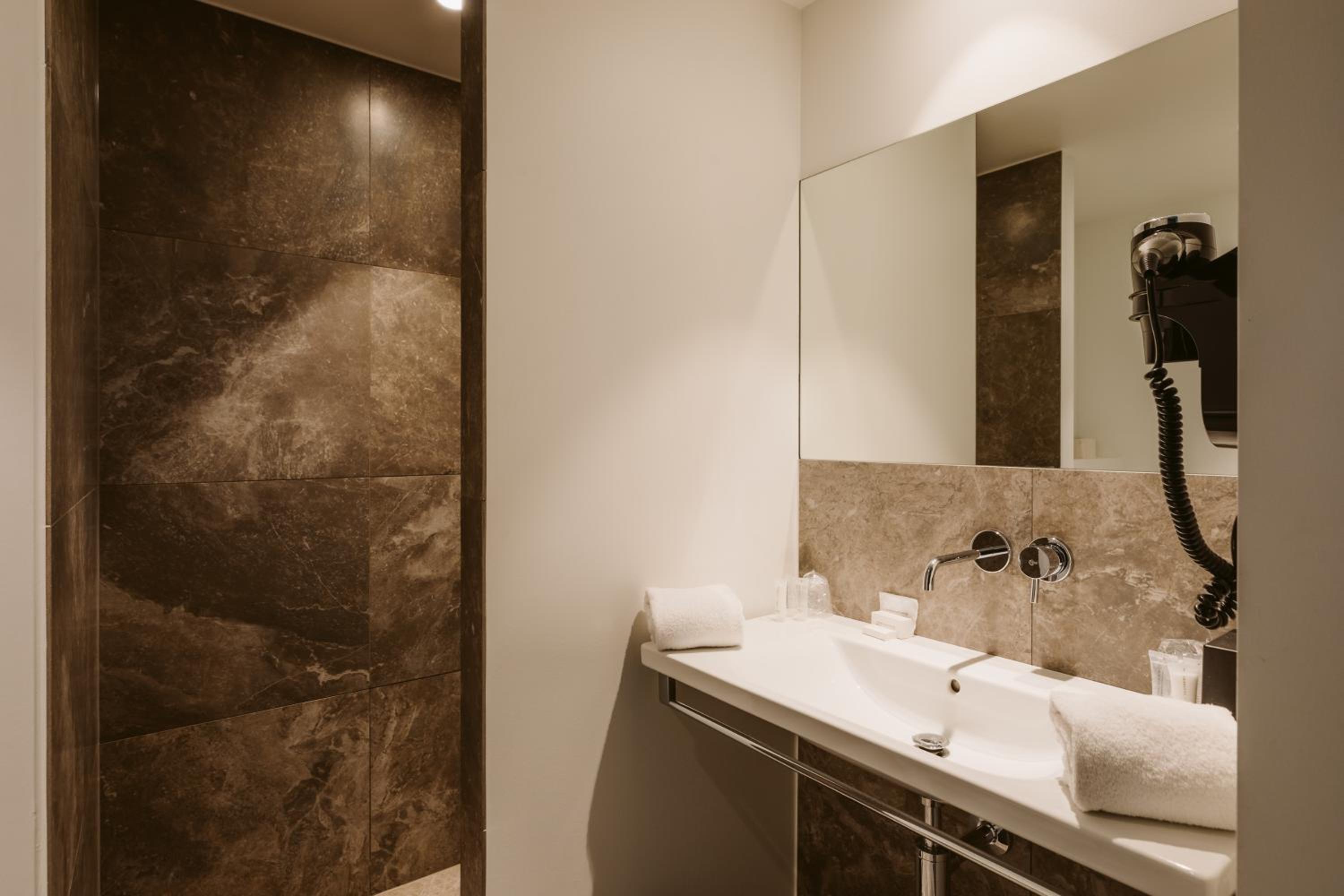 Superior Room - Photo 7