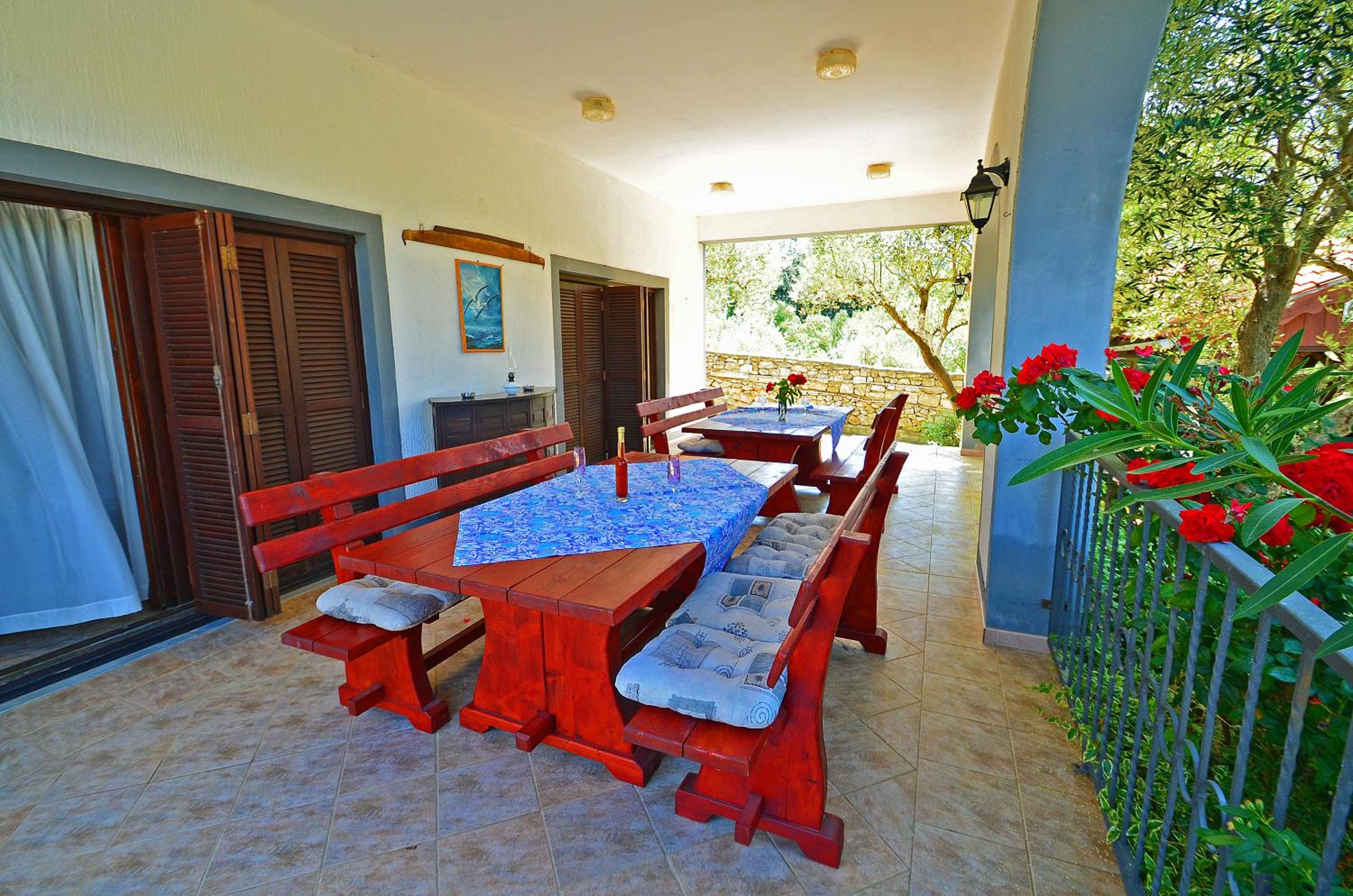 Three-Bedroom Apartment with Balcony photo 3