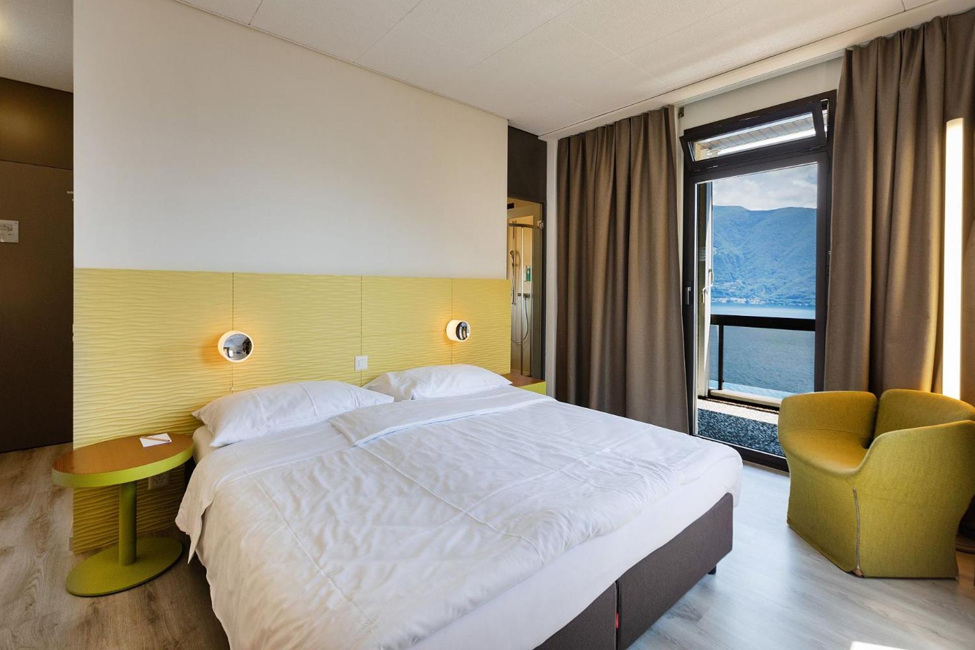 Comfort Lake View Room photo 3
