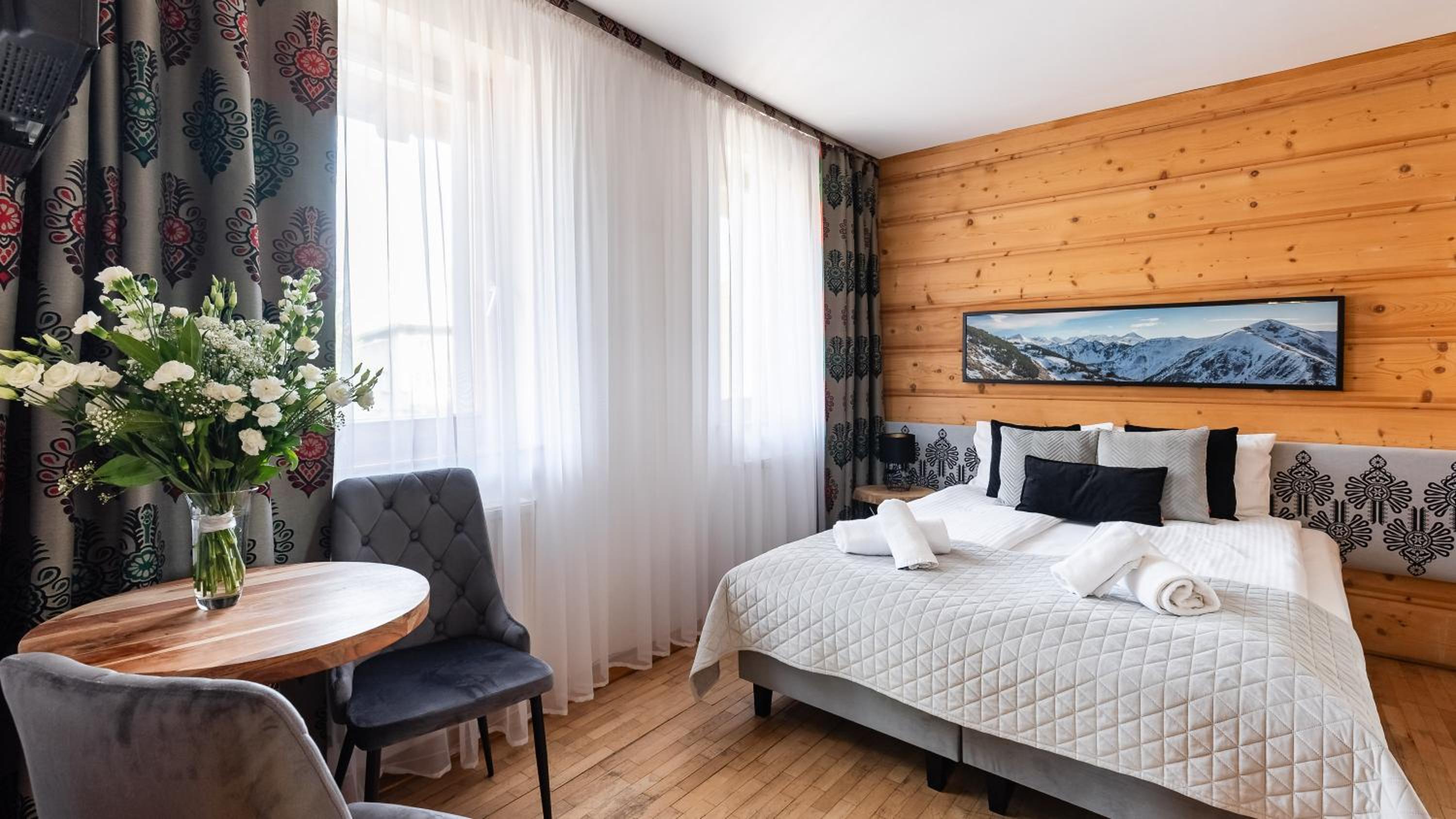 Standard Double or Twin Room - Photo 8
