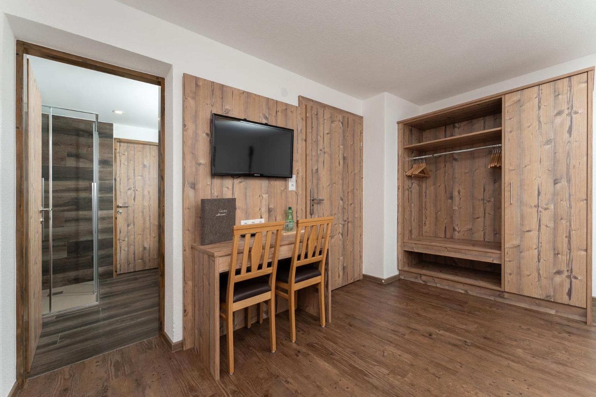 Apartment with Mountain View photo 2