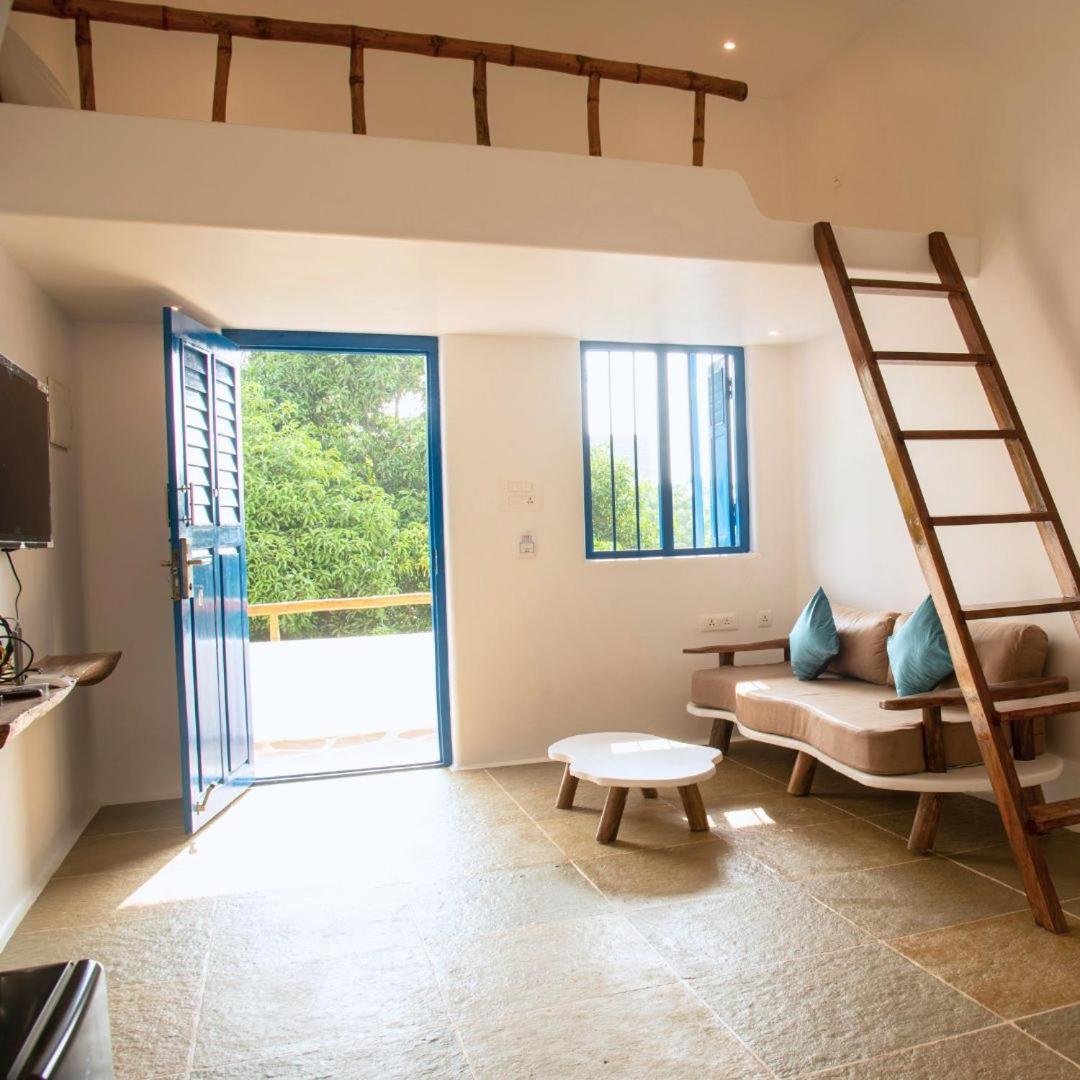 Queen Suite with Pool View