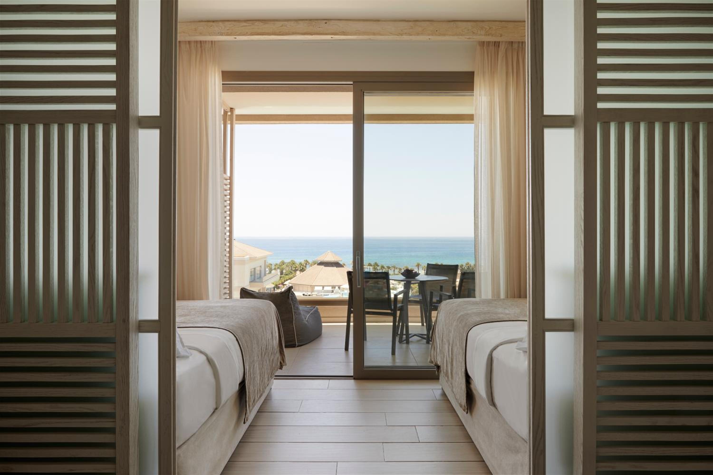 Family Room Sliding Door Limited Sea View (Residences Area) - Photo 2