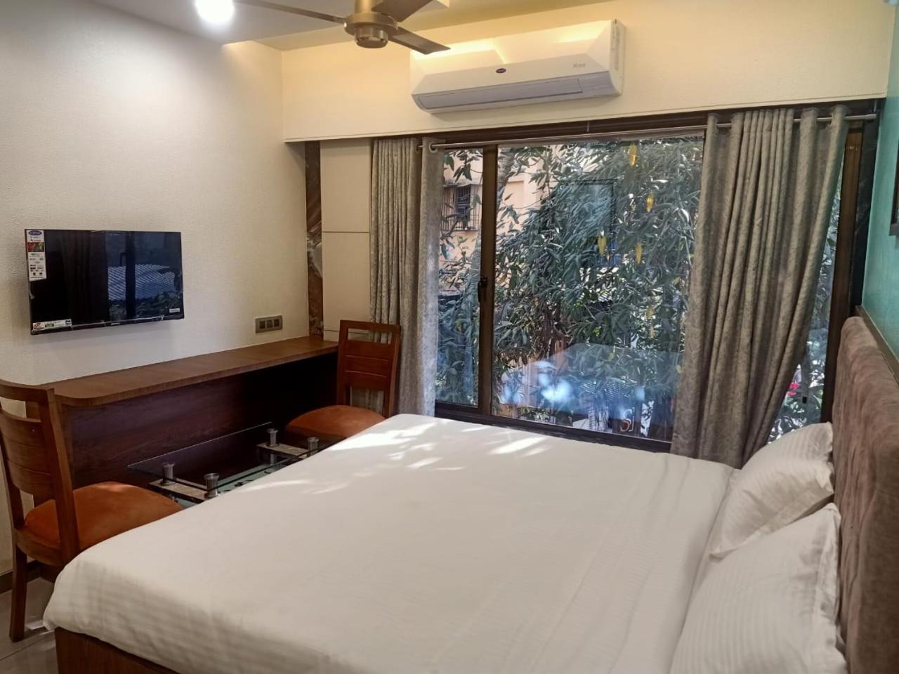 Deluxe Double Room (2 Adults + 1 Child) photo 2