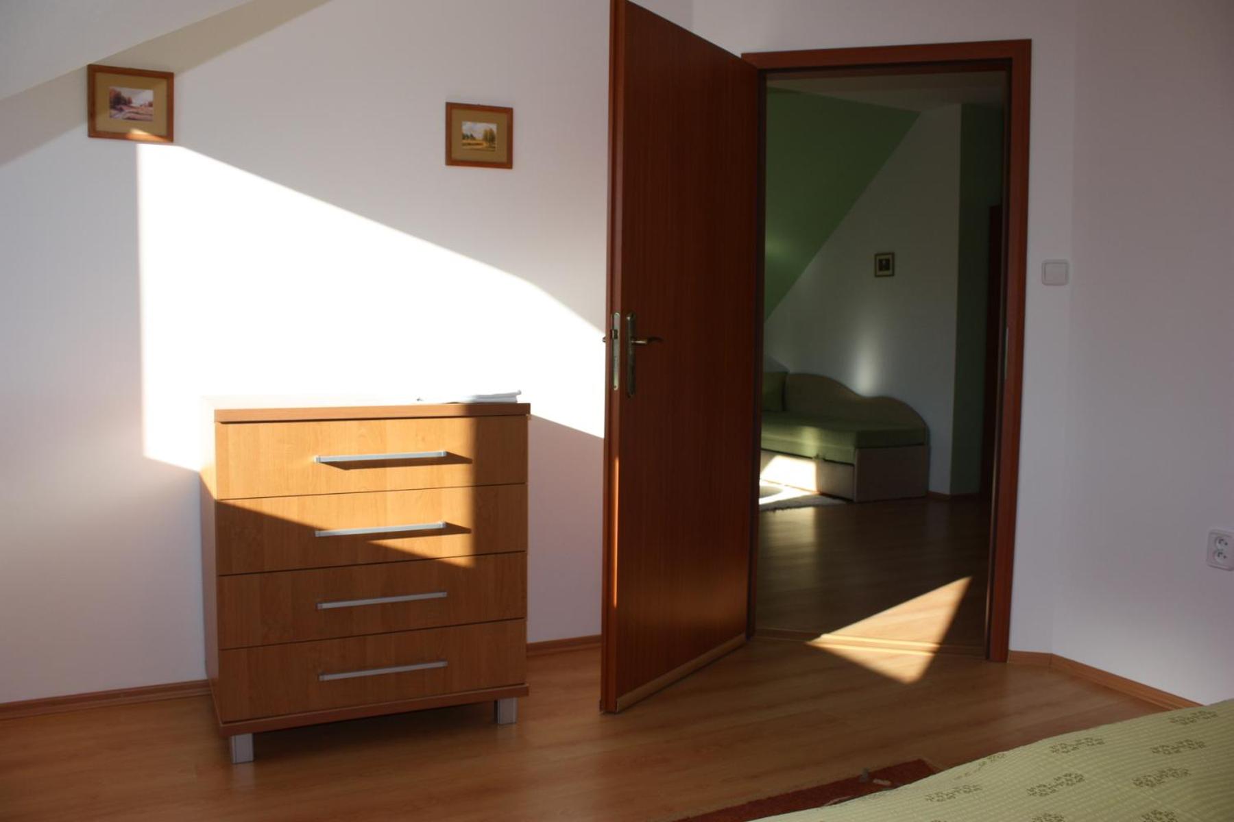 One-Bedroom Apartment photo 3