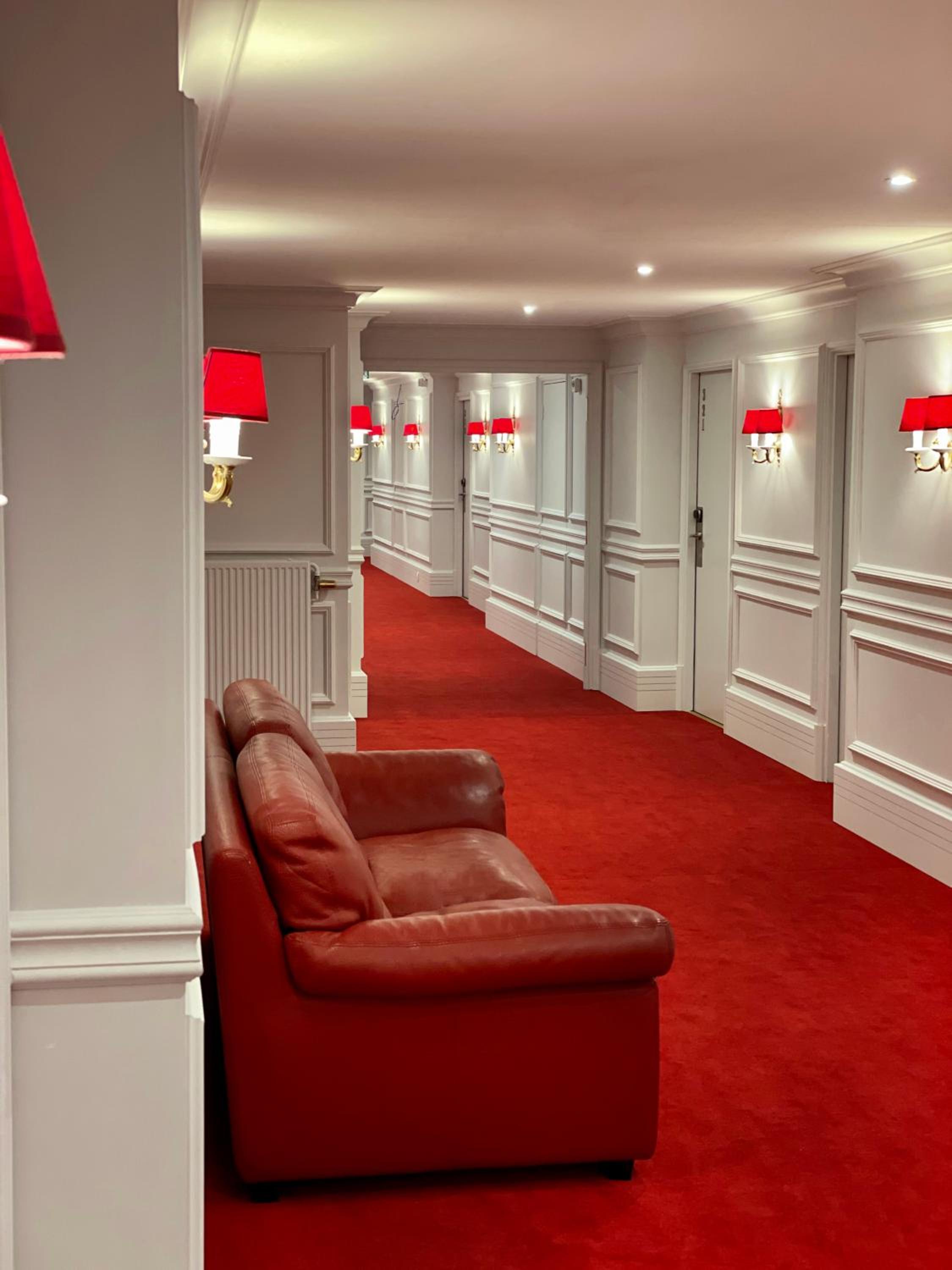 Superior Double Room with City View - Photo 4