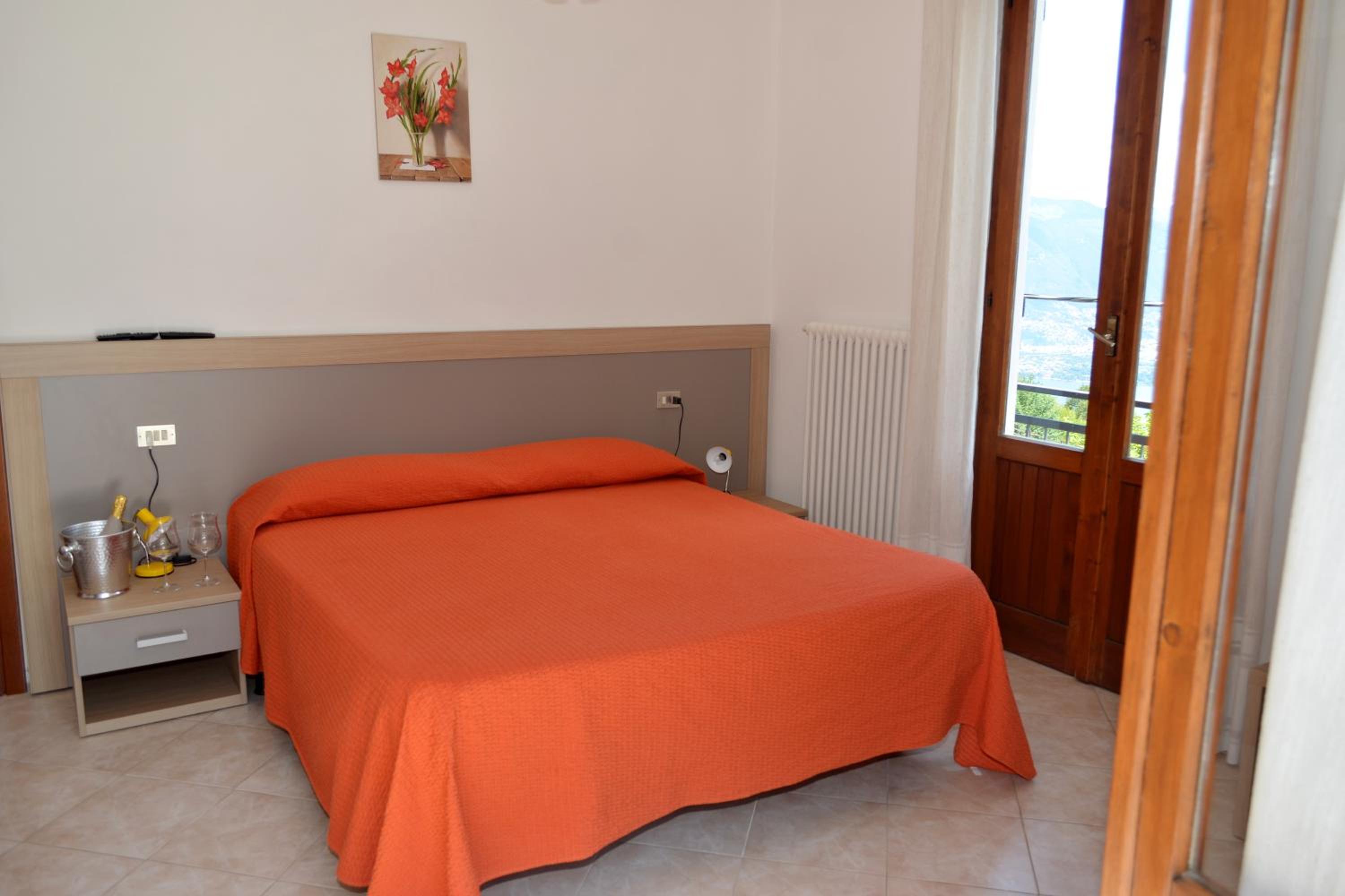 Double Room with Mountain View - Photo 1