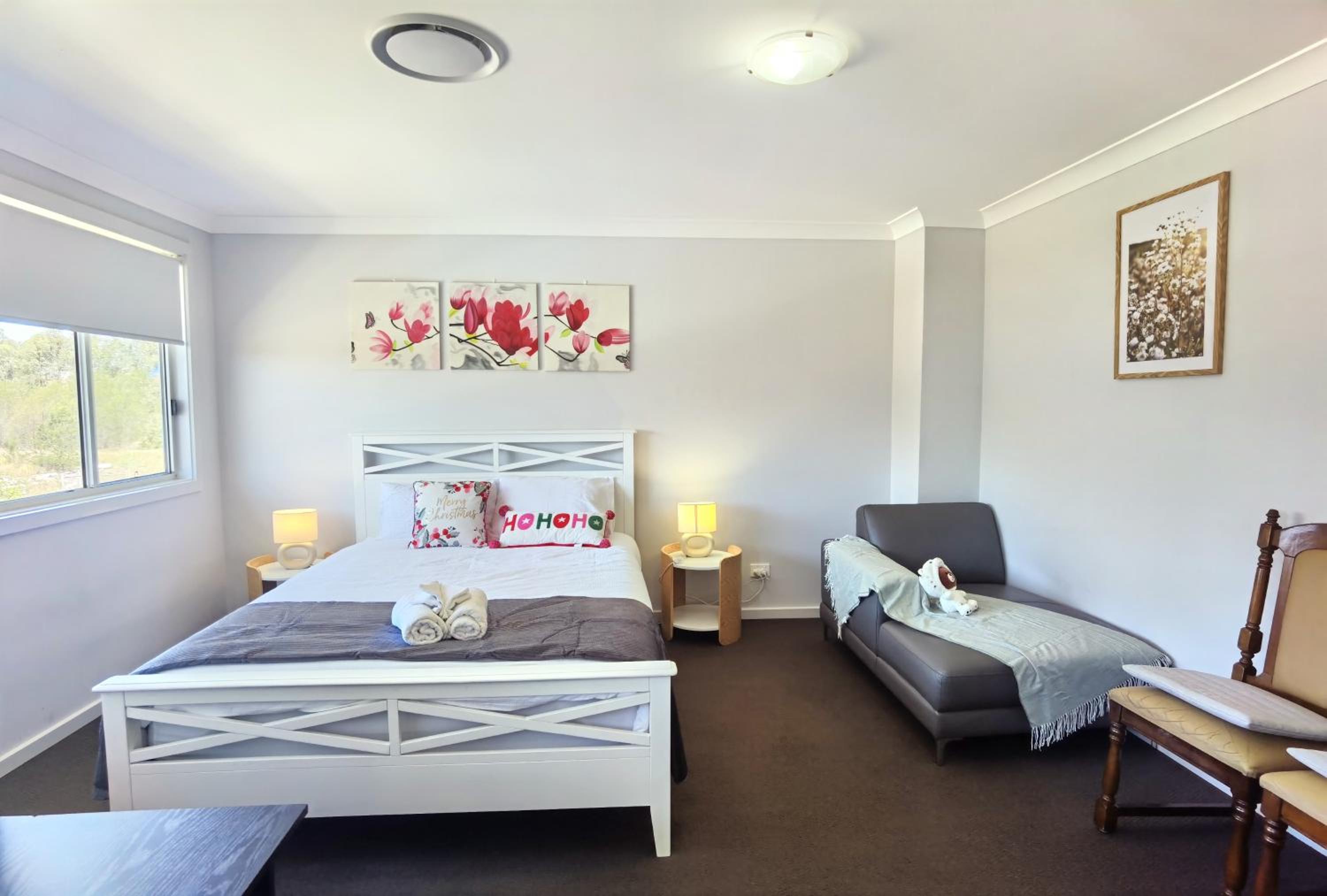 Five-Bedroom House photo 3