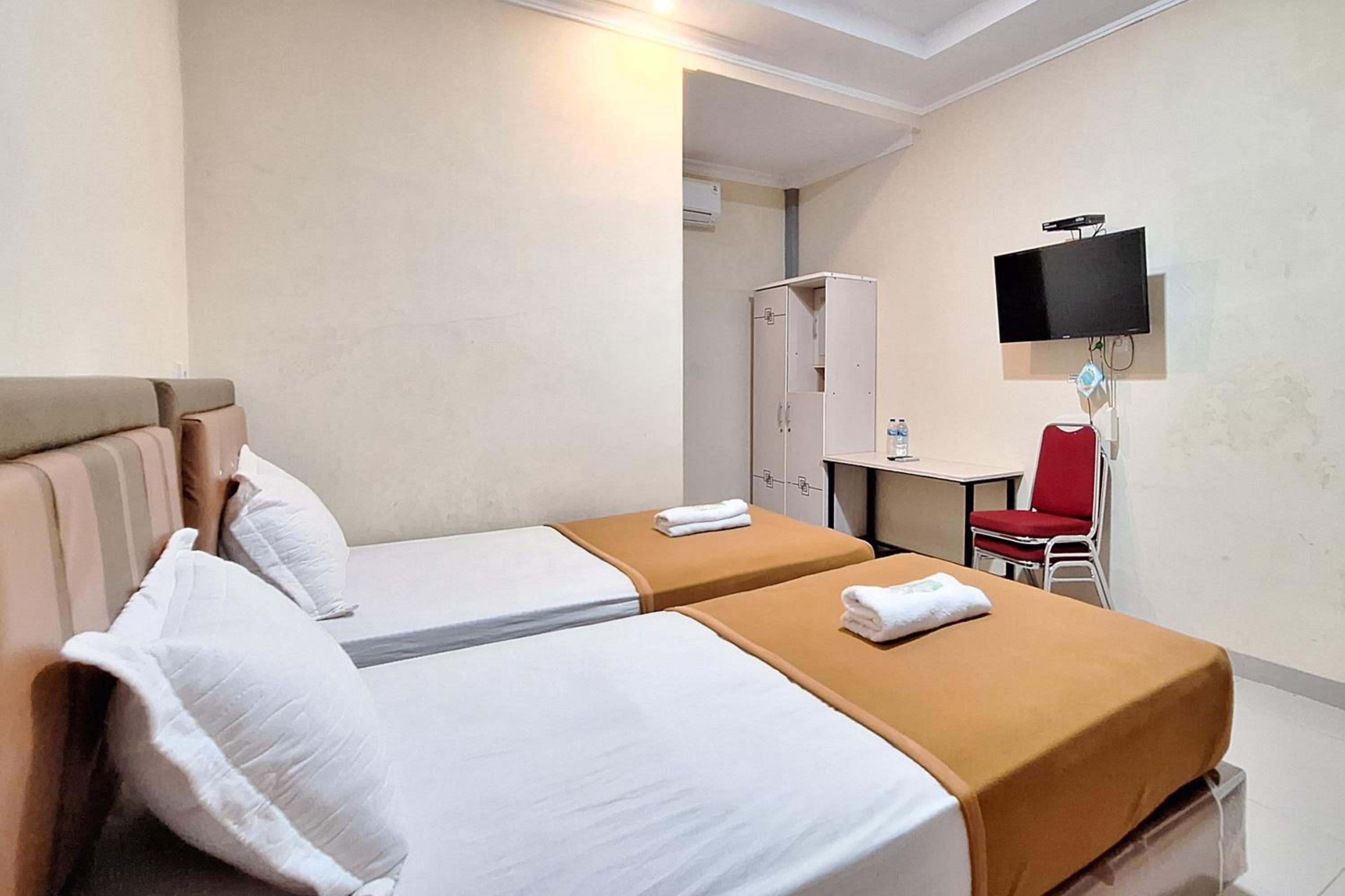 Twin Room - Photo 3