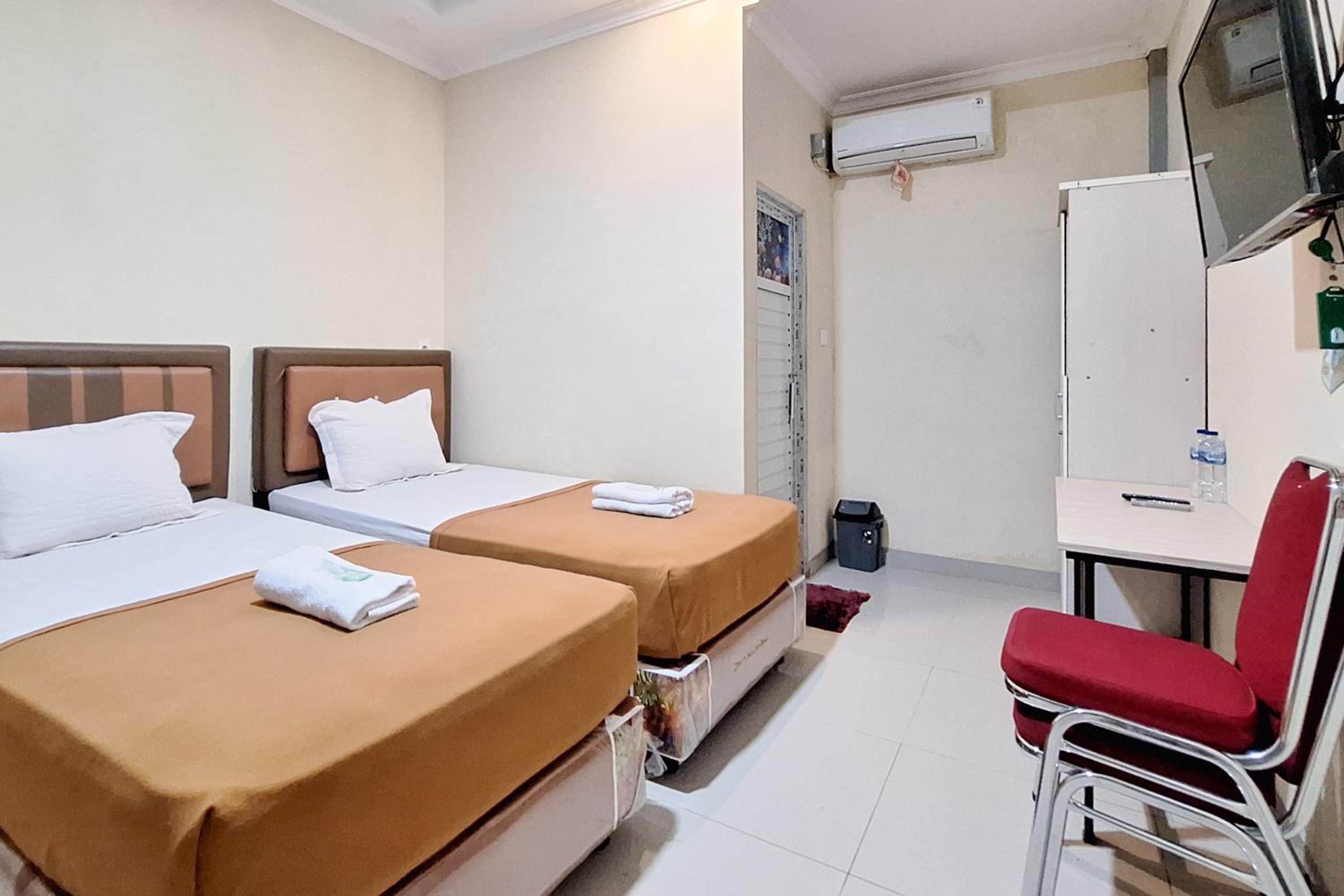 Twin Room - Photo 1